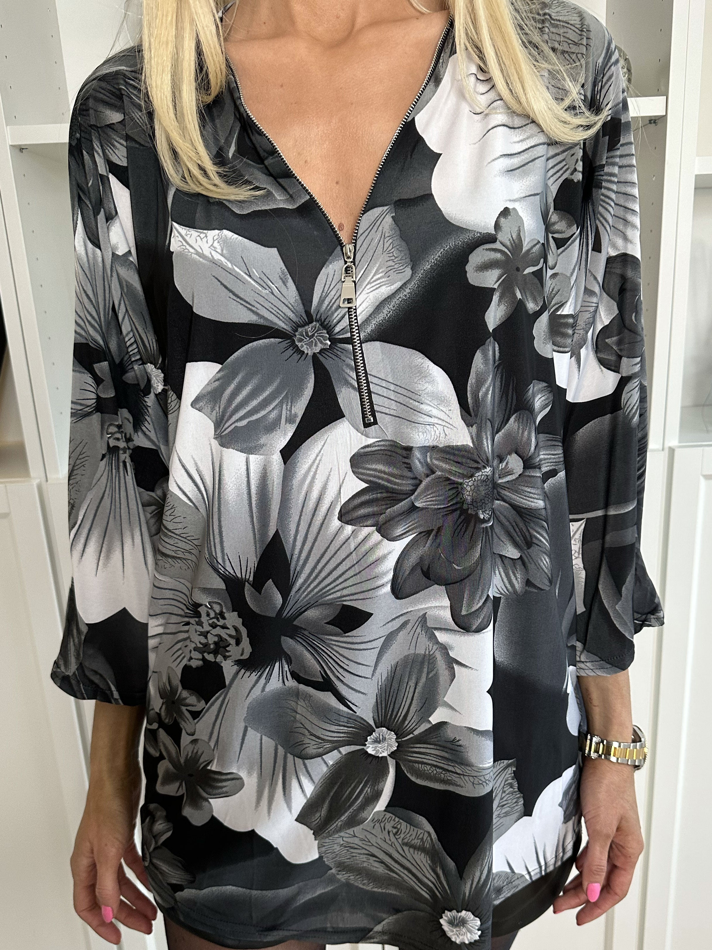 Celia Flower - Söt tunika i elastiskt tyg med dragkedja