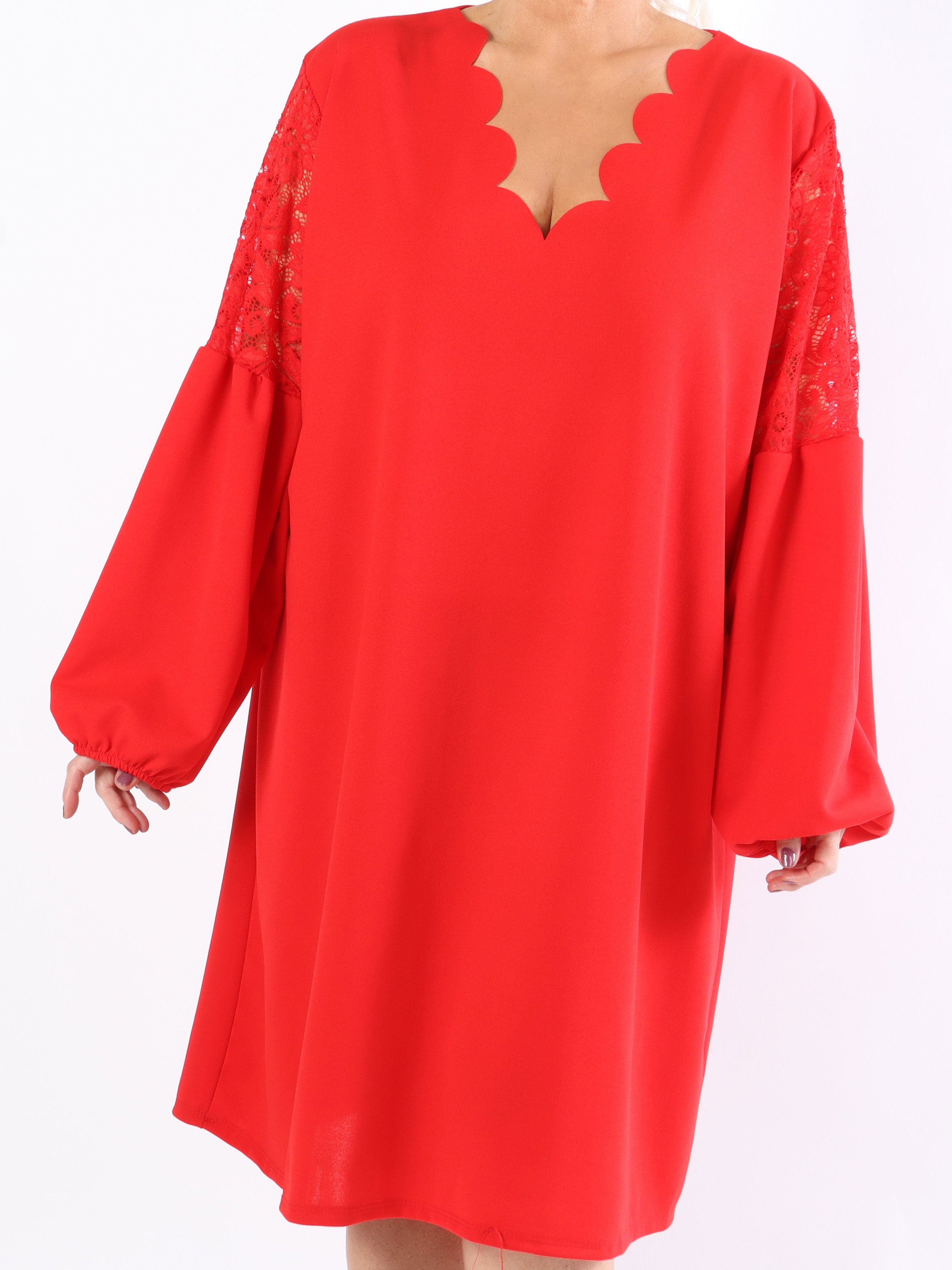 Cenobia - Feminin plus size klänning med spets och ballongärmar