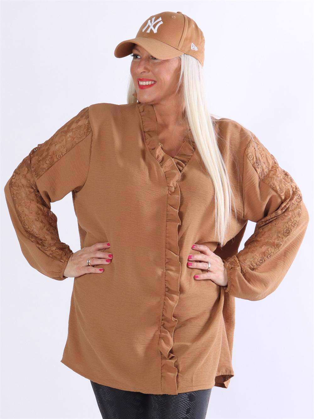 Chaka - Tunika med spets och volang framtill