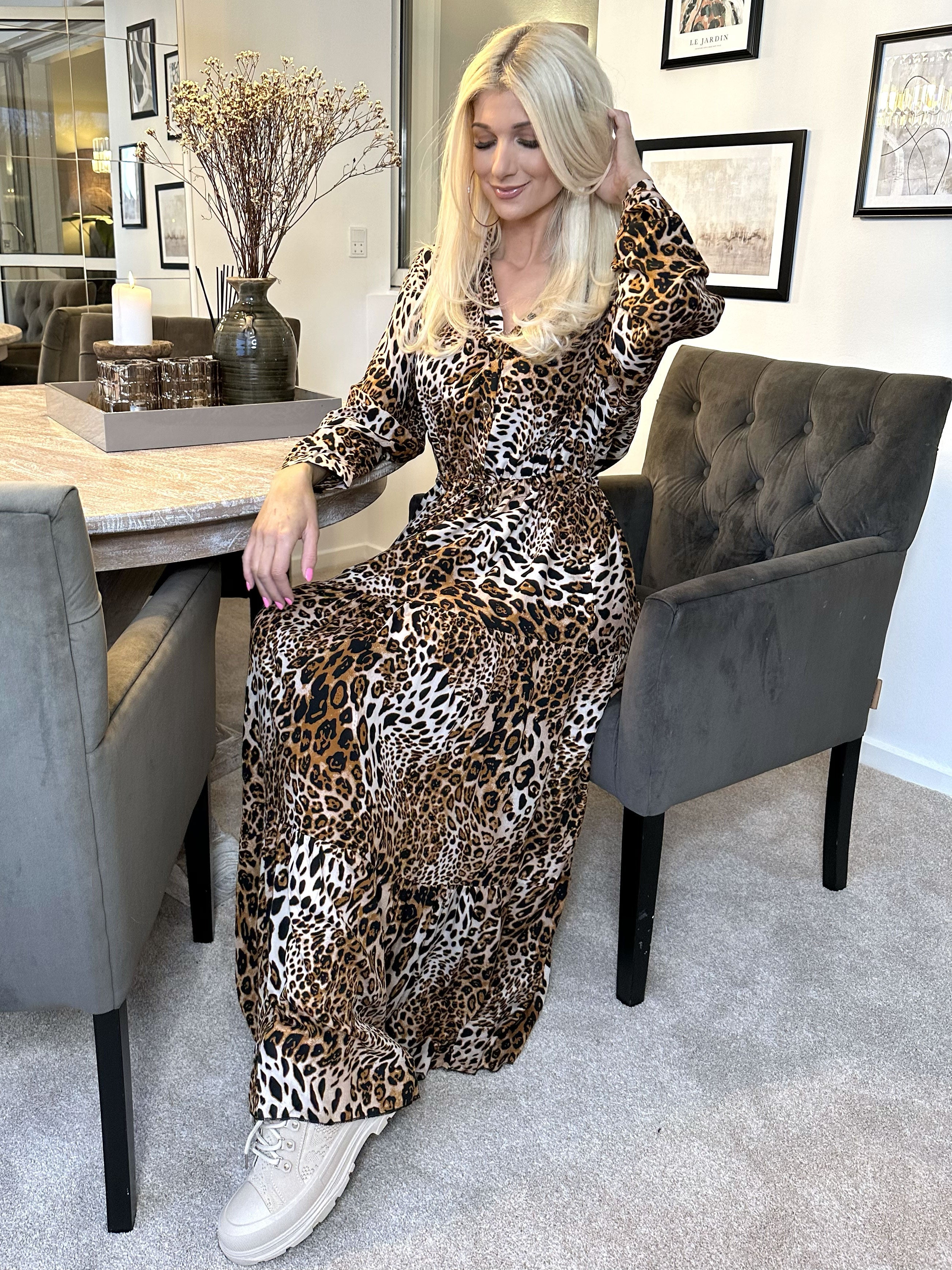 Chiara - Lång vacker klänning i leopardmönster - Grey