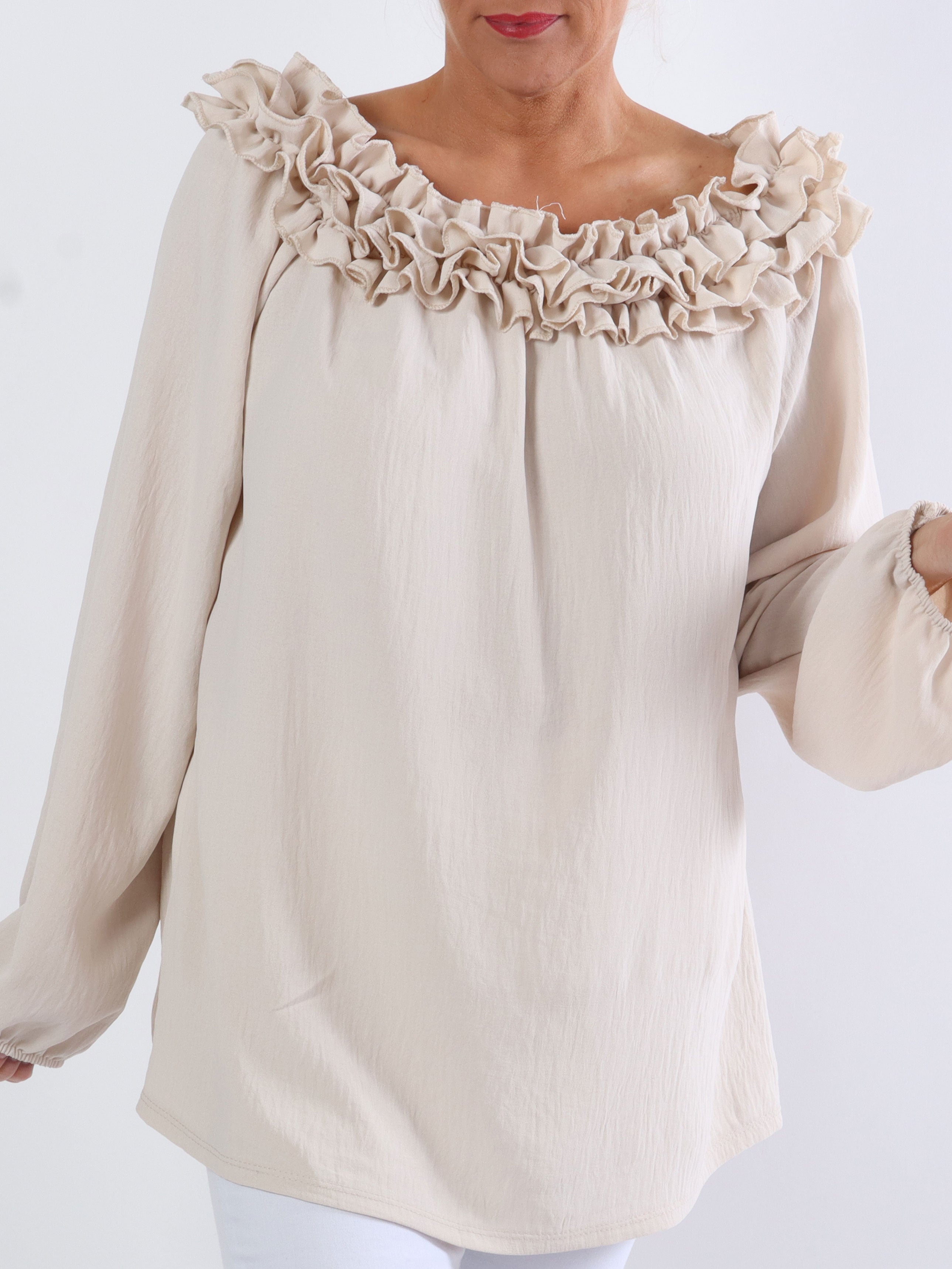 Chili - Finast plus size tunikablus med volanger i halsen - White