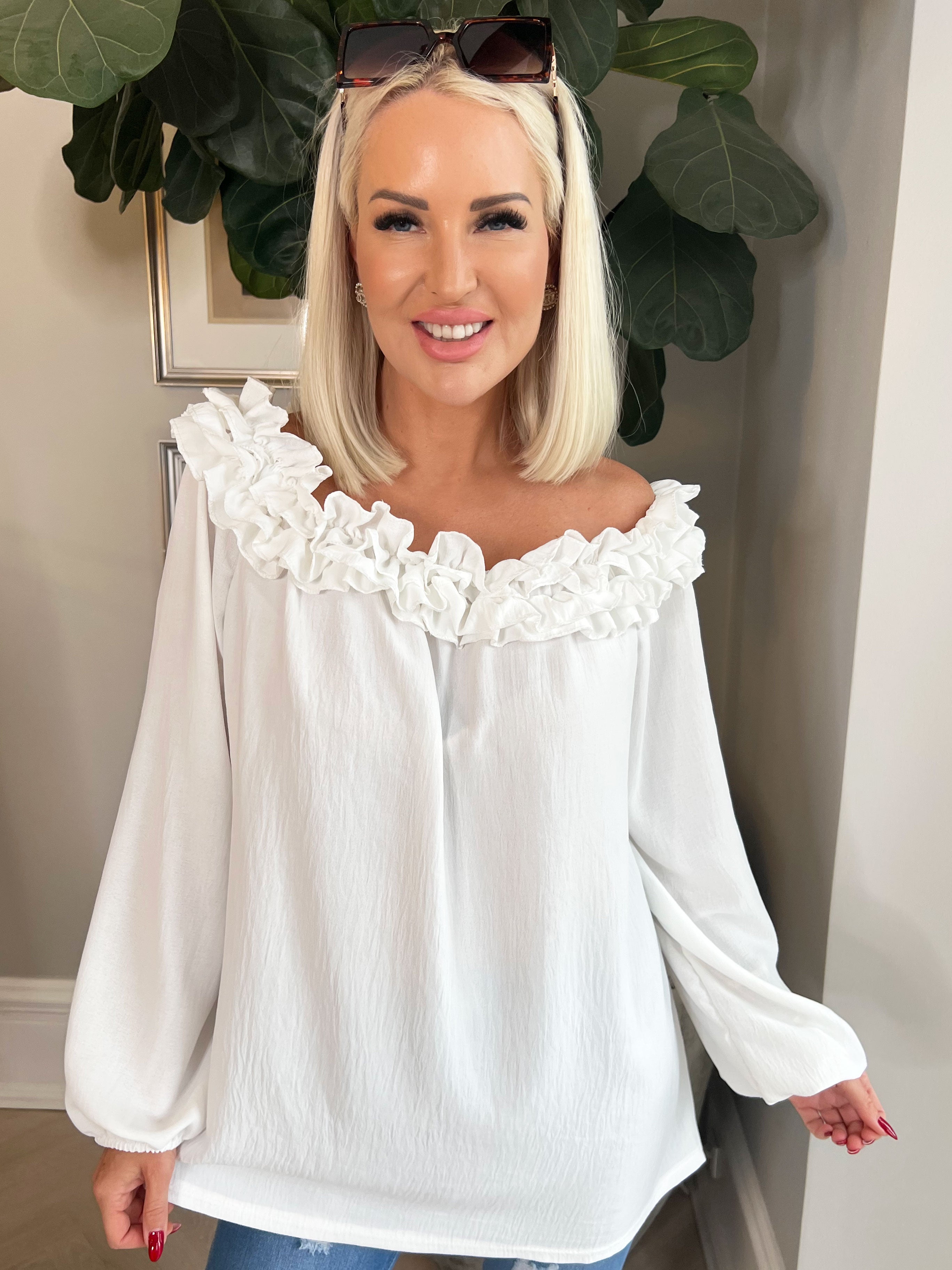 Chili - Finst tunikablus med volanger i halsen