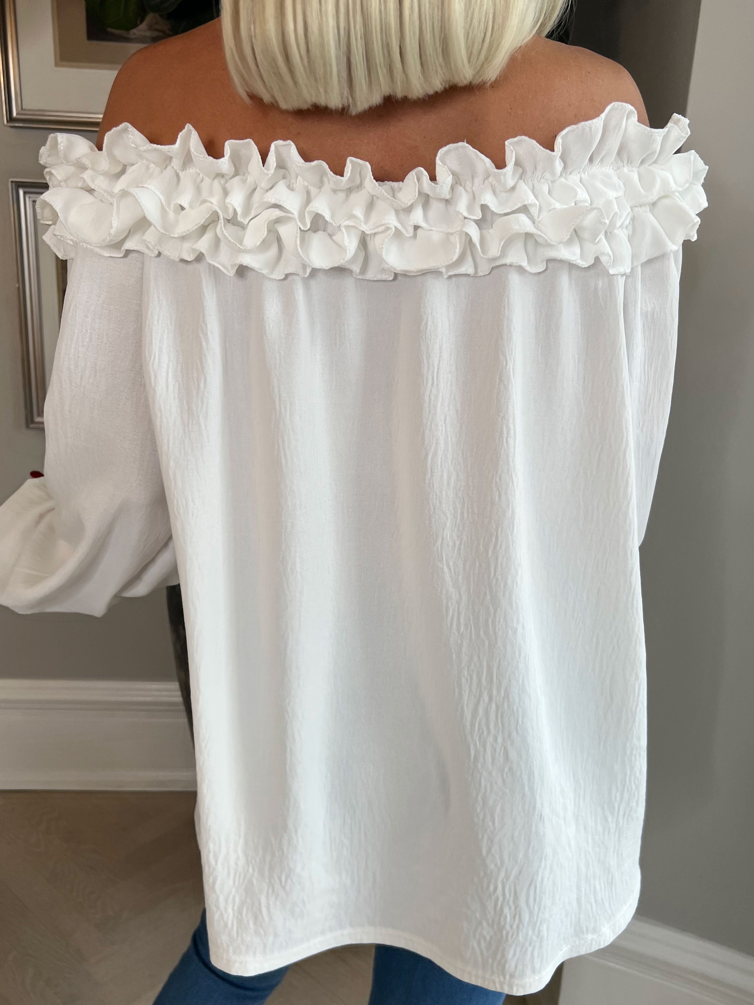 Chili - Finst tunikablus med volanger i halsen