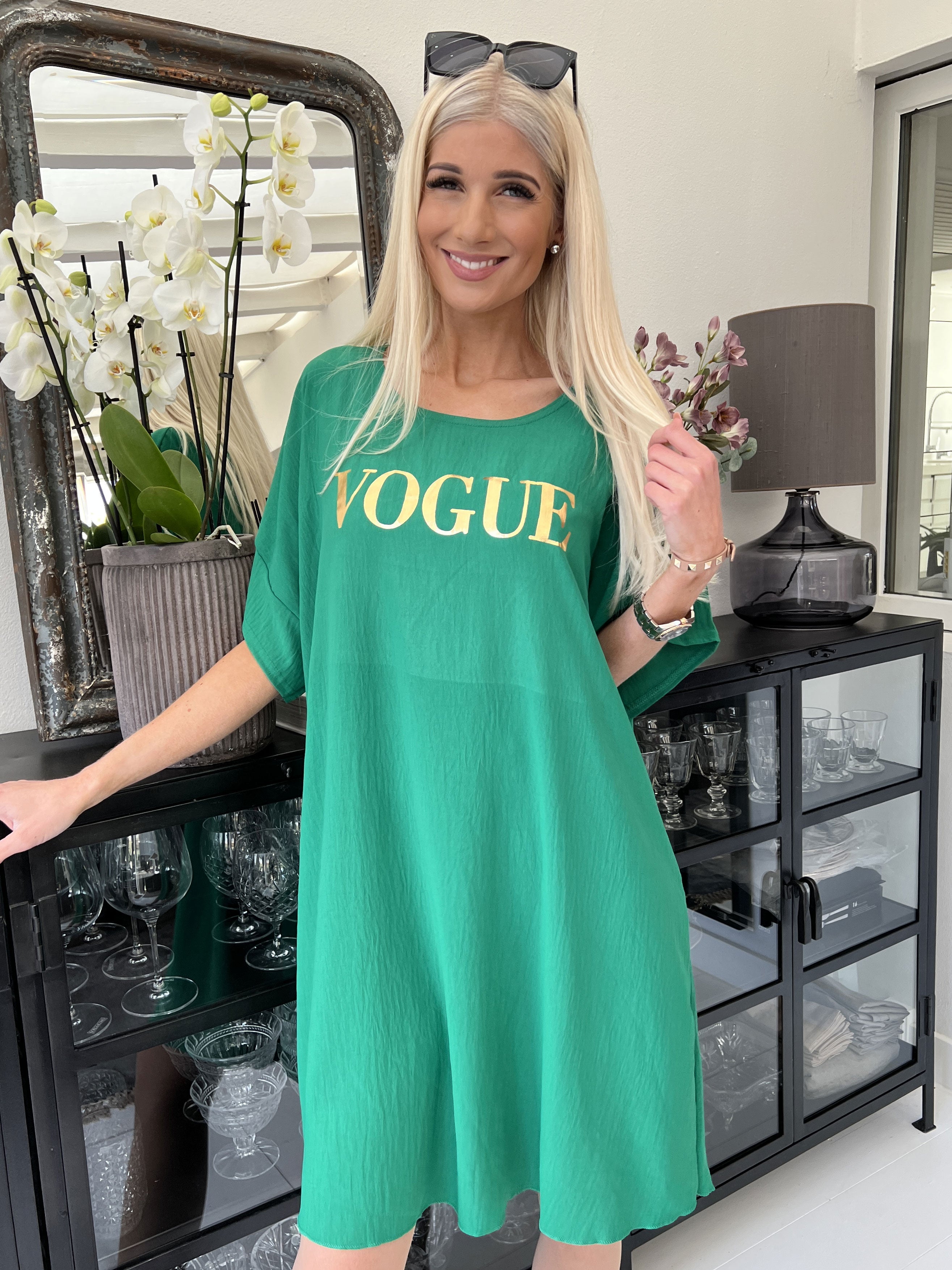 Clara - Löst sittande klänning med mode som står