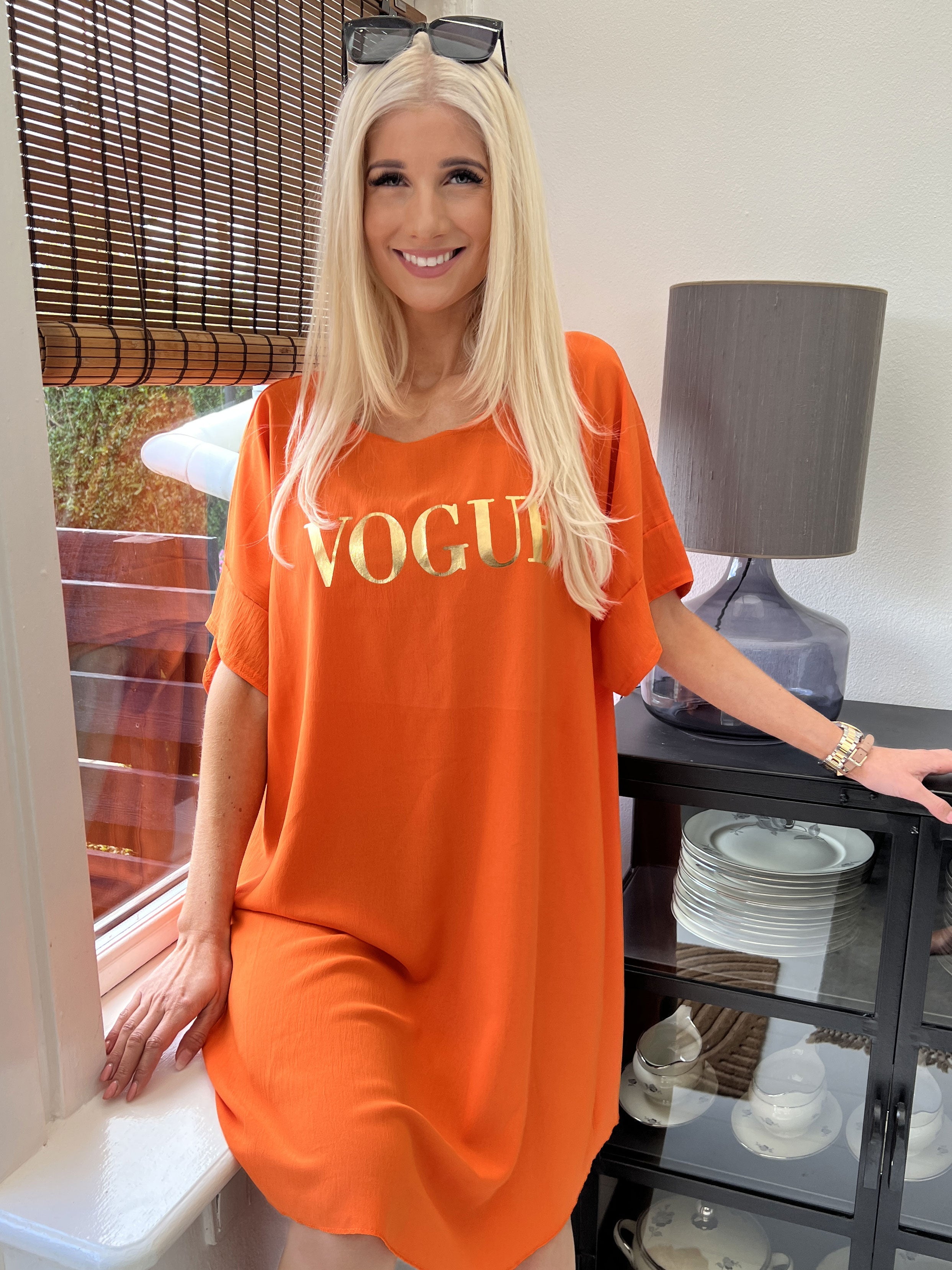 Clara - Löst sittande klänning med mode som står