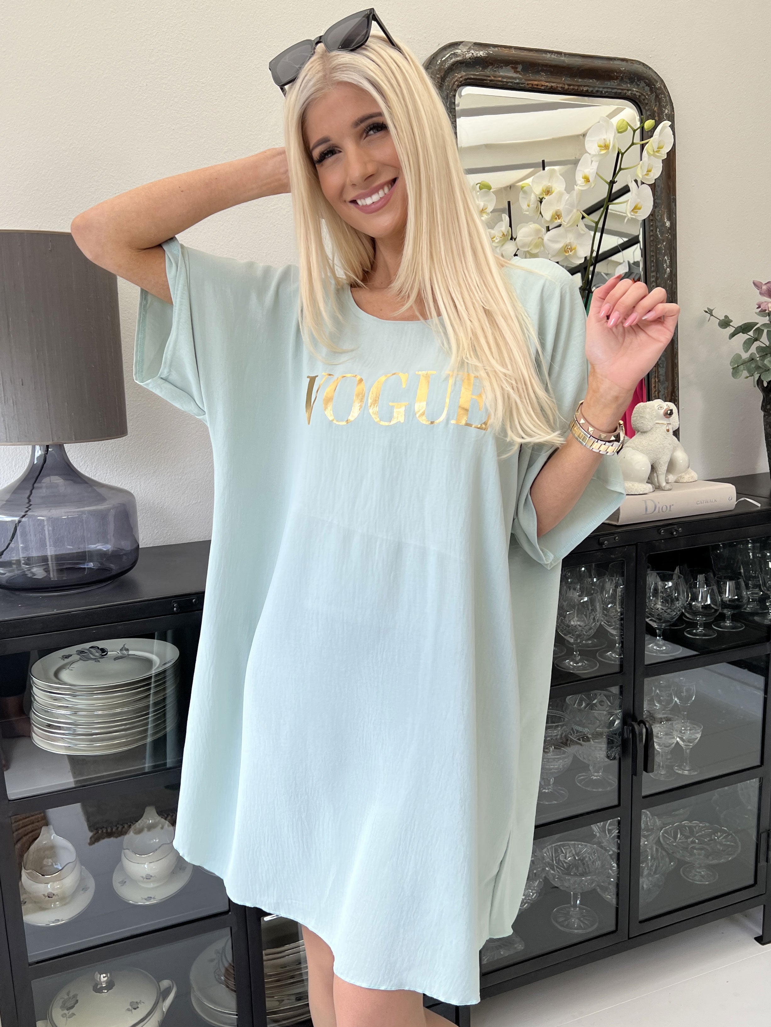 Clara - Löst sittande klänning med mode som står