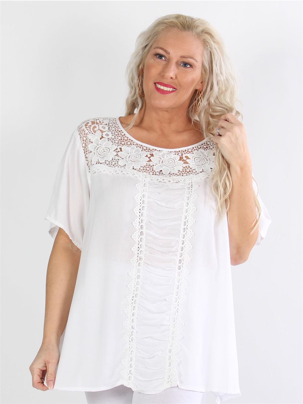 Clarita - Vit tunika med broderade detaljer