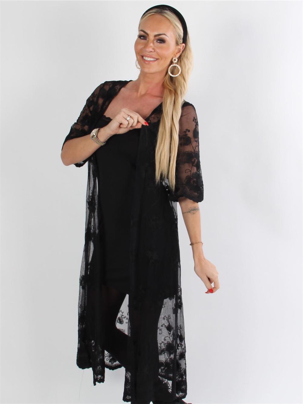 Cleo - Svart kortärmad kimono med genomskinlig spets med kort ärm