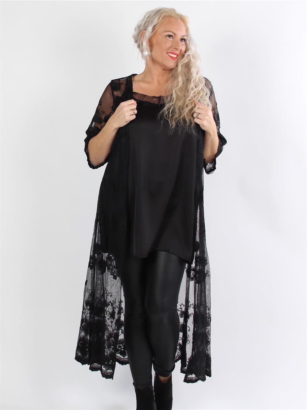 Cleo - Svart kortärmad kimono med genomskinlig spets med kort ärm