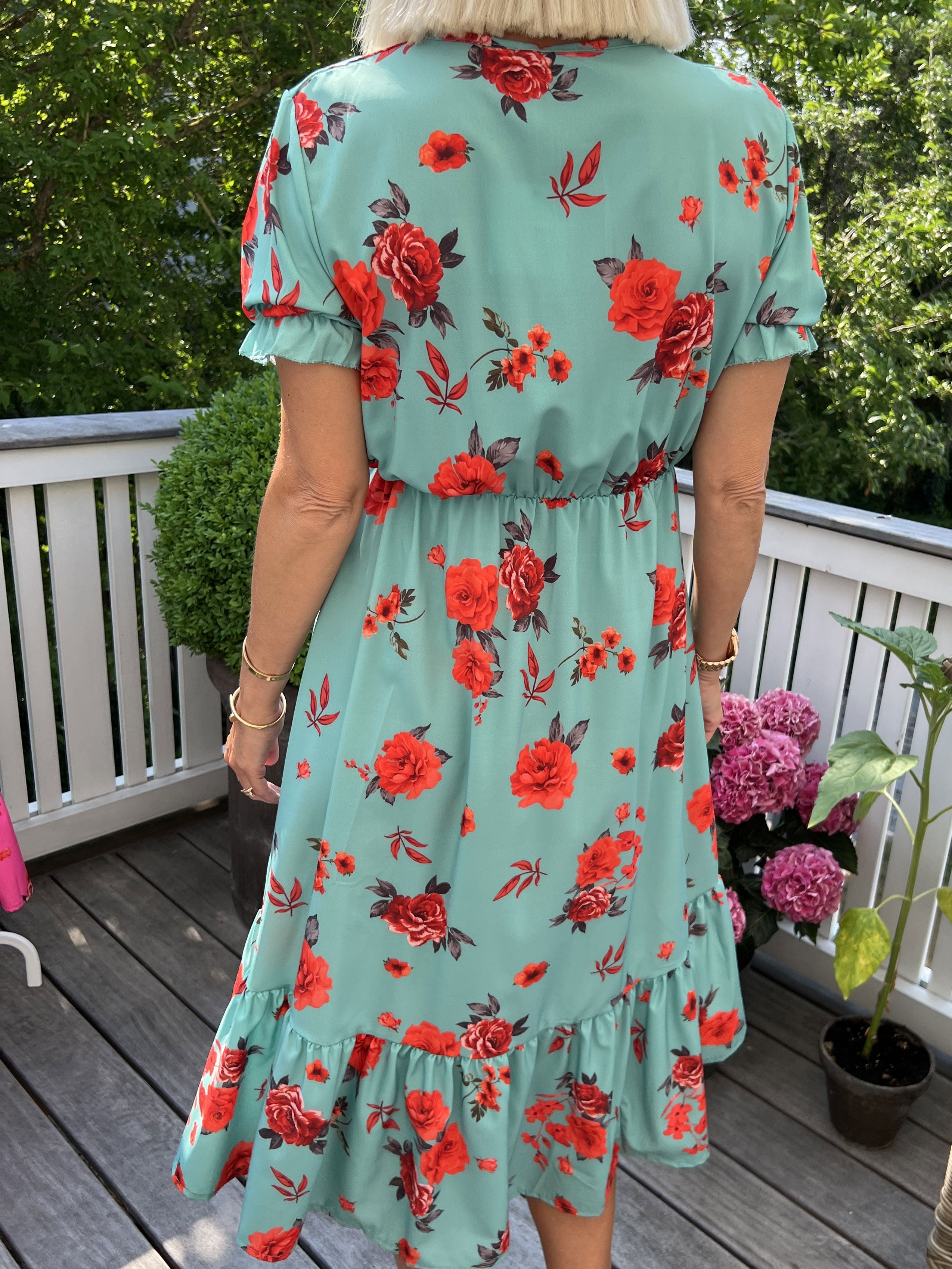 Chrishell - Kort sommarklänning med knappar på bröstet - Dusty green