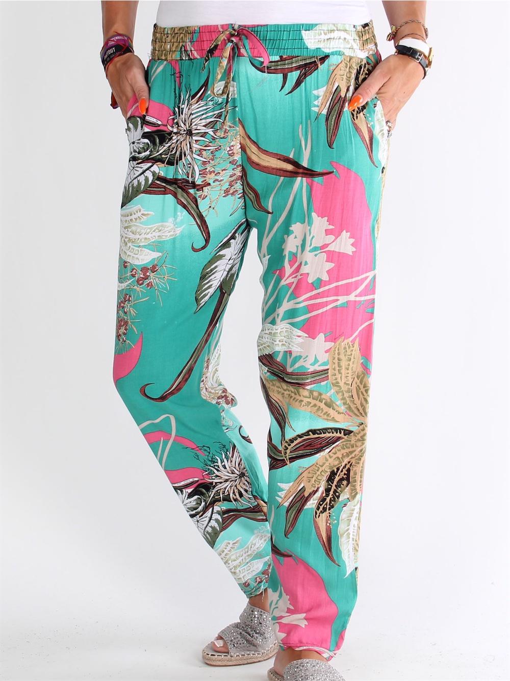 Dagmar - Löst sittande turkosa byxor med blommönster och gummibandskant