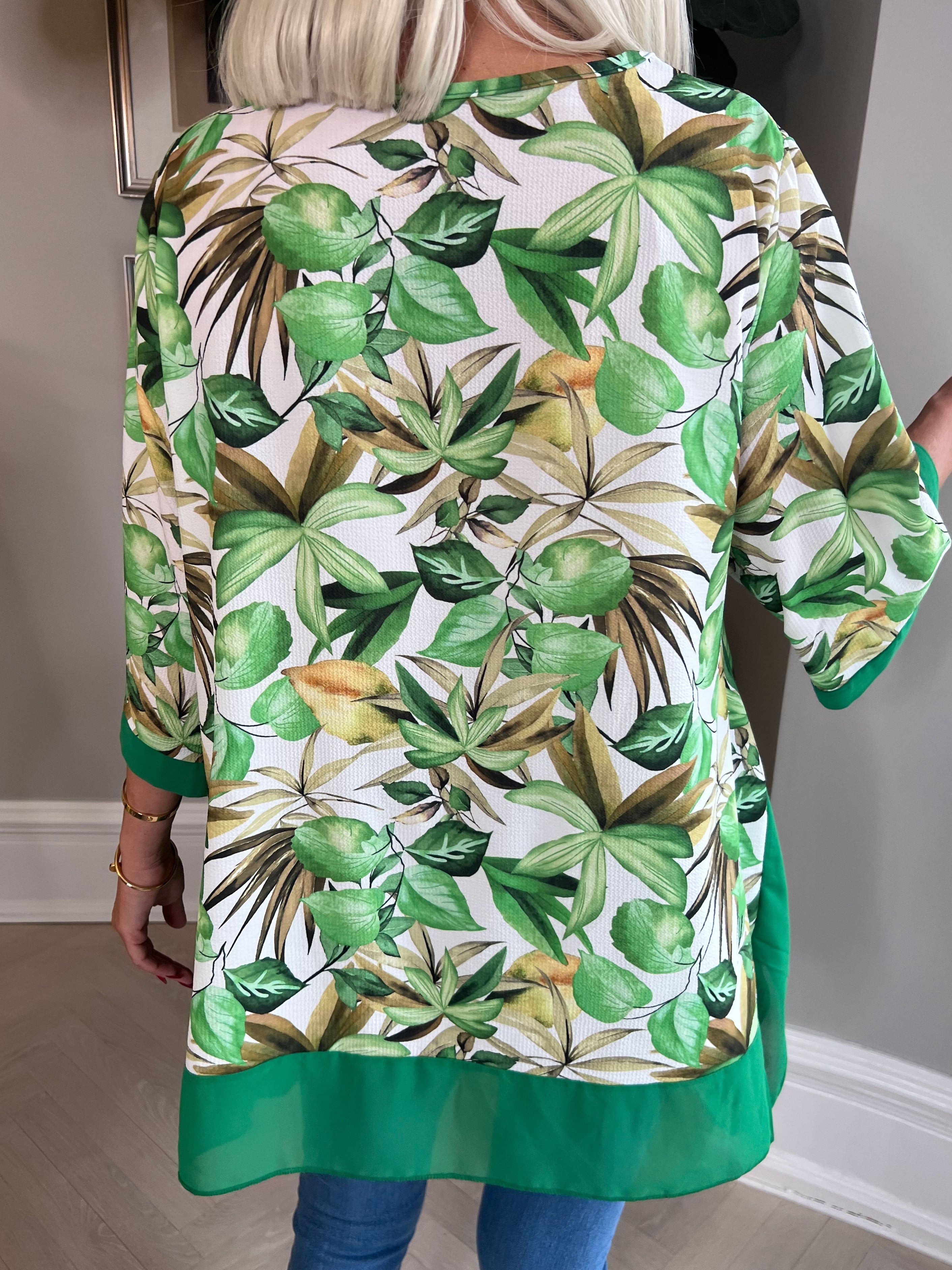 Dahlia - Lätt och luftig tunika med sött blommönster - Black