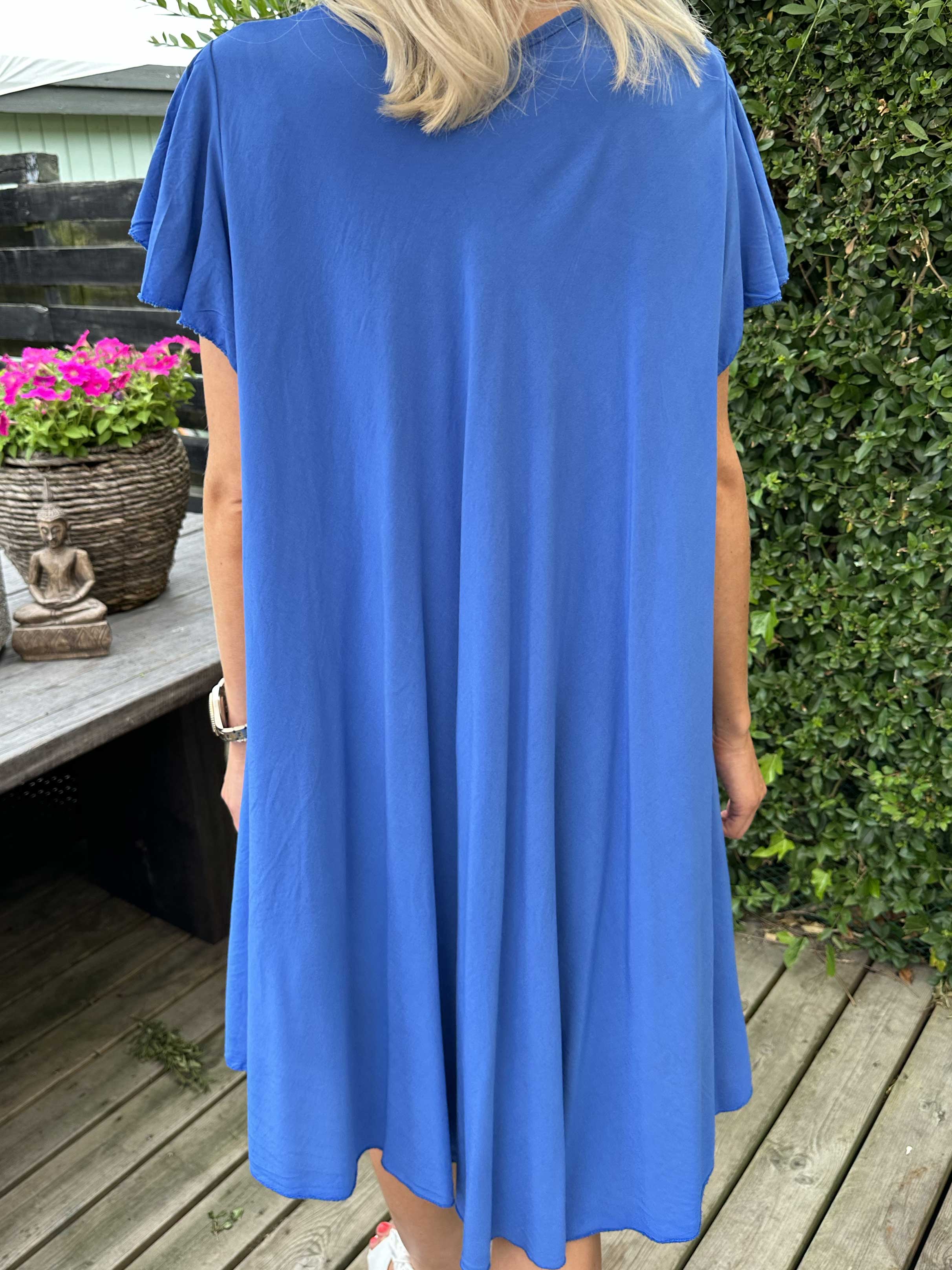 Davina - Enkel viskosklänning med t-shirtärmar - Blue