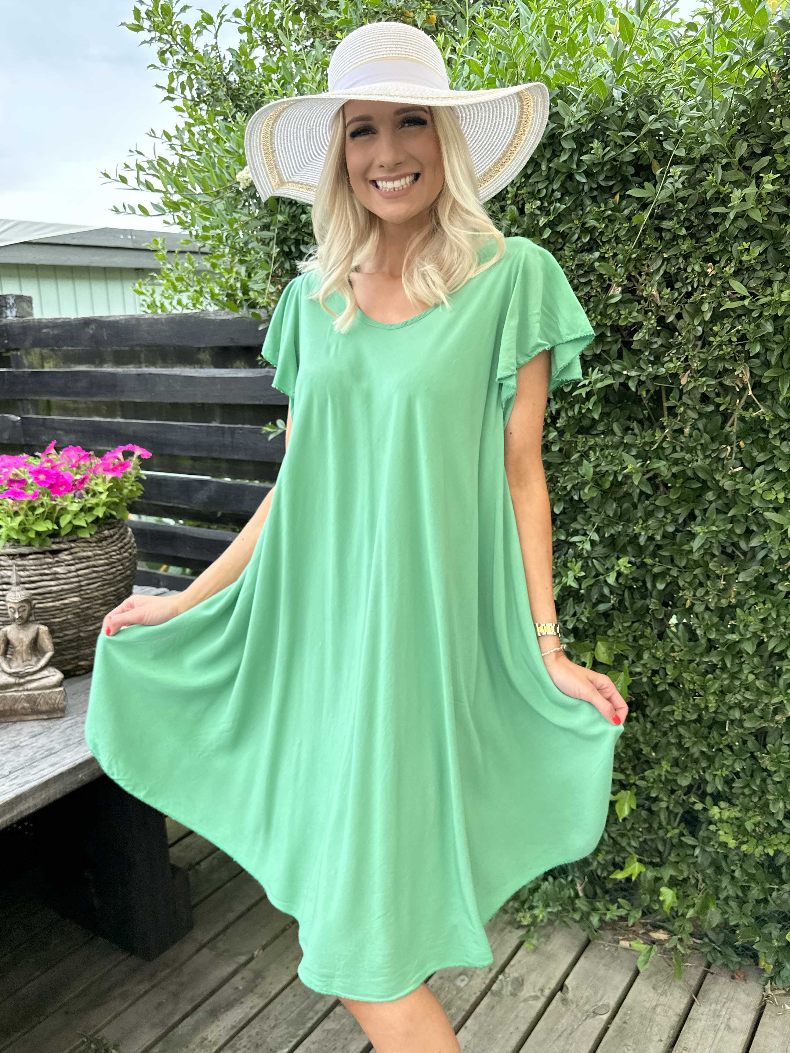 Davina - Enkel viskosklänning med t-shirtärmar - Green