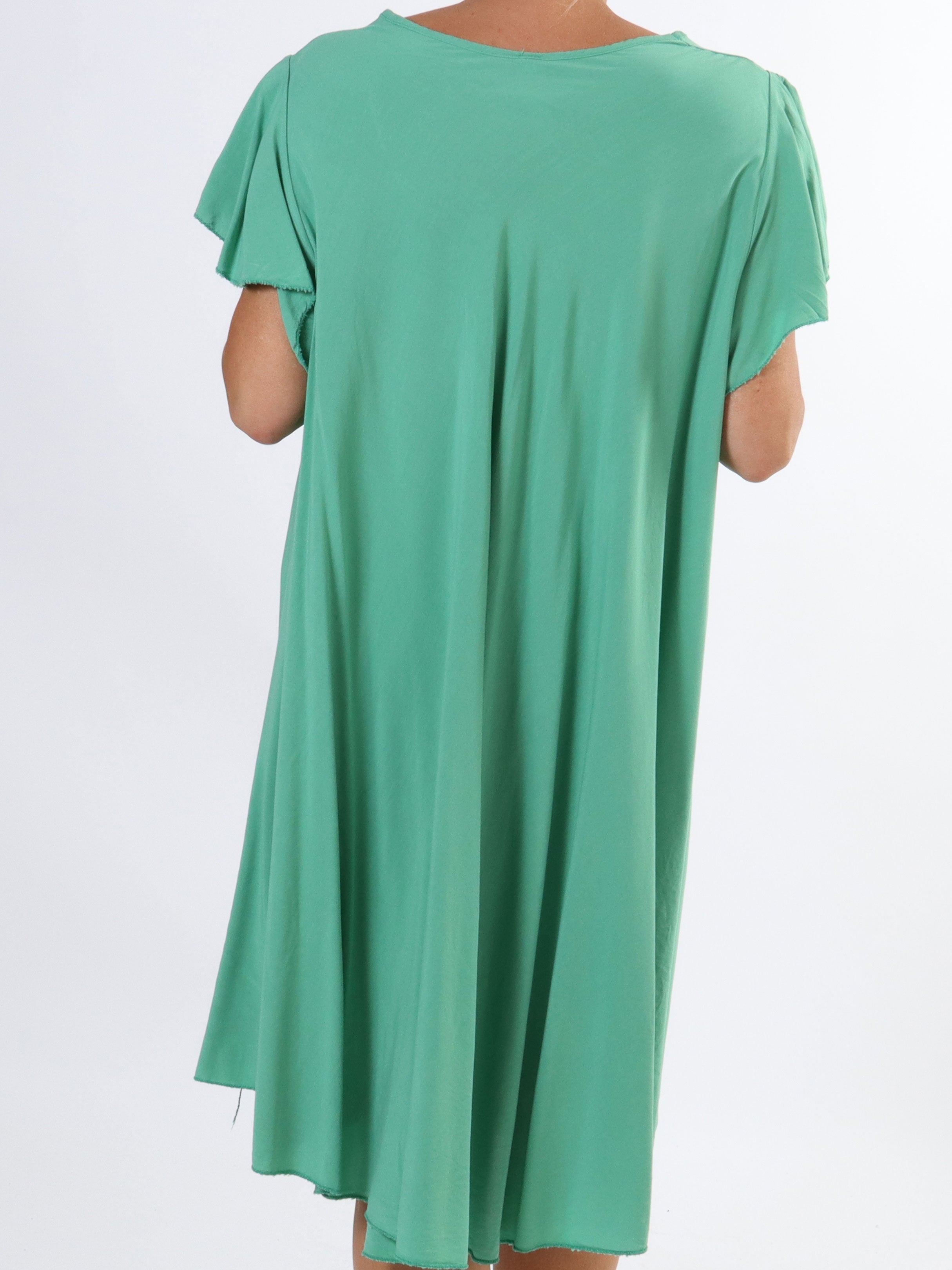 Davina - Enkel viskosklänning med t-shirtärmar i stora storlekar