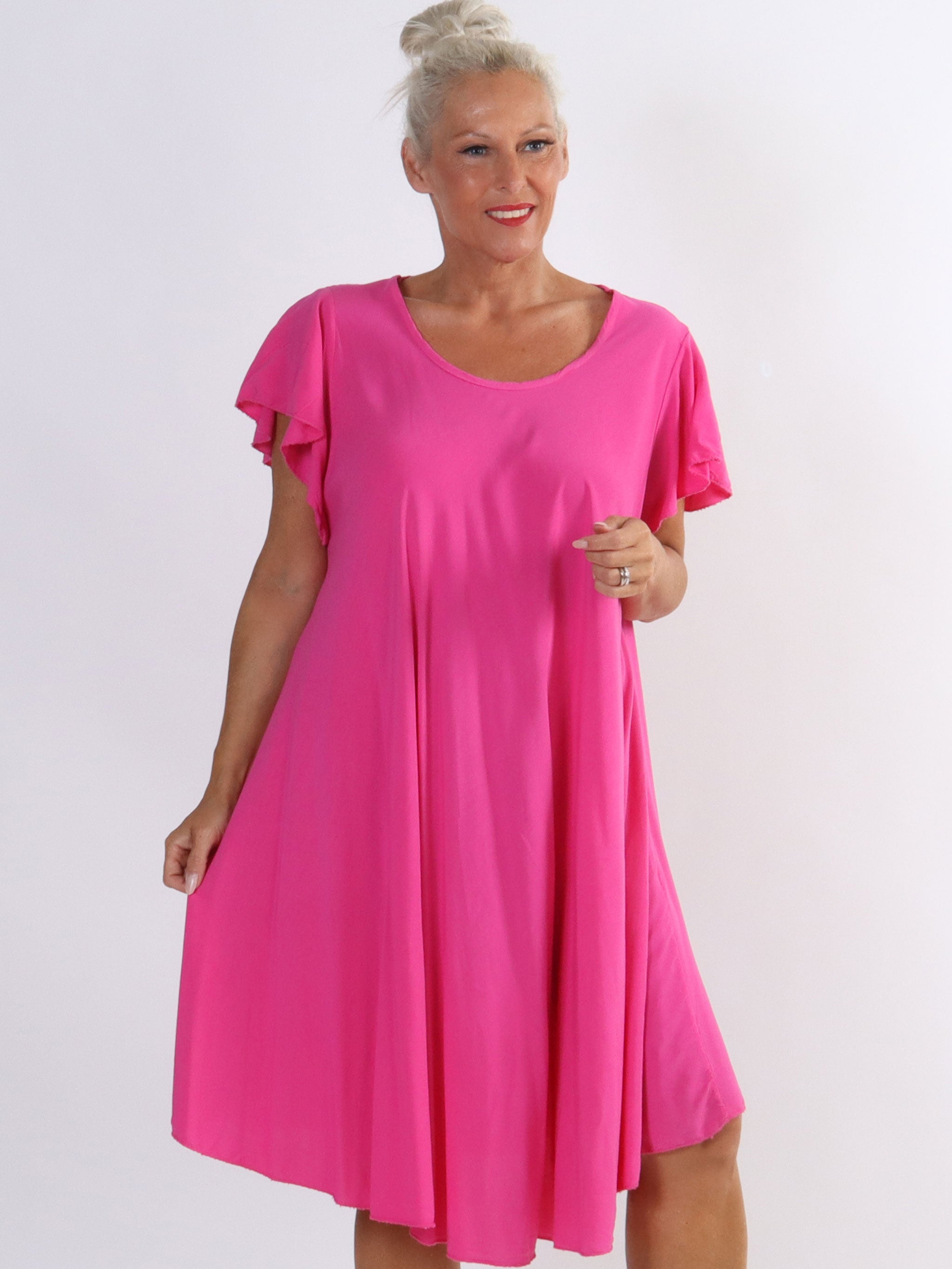 Davina - Enkel viskosklänning med t-shirtärmar i stora storlekar