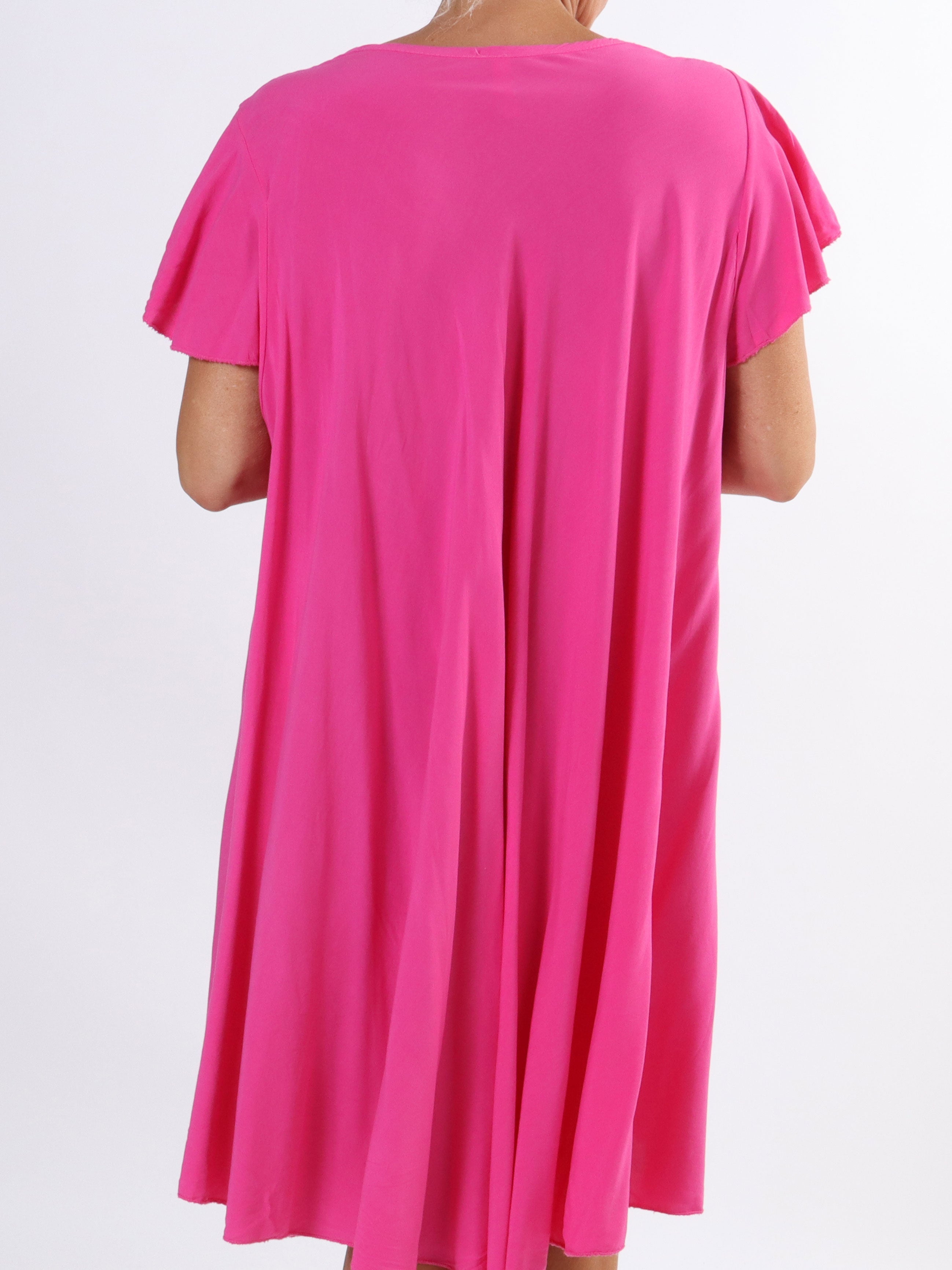 Davina - Enkel viskosklänning med t-shirtärmar i stora storlekar