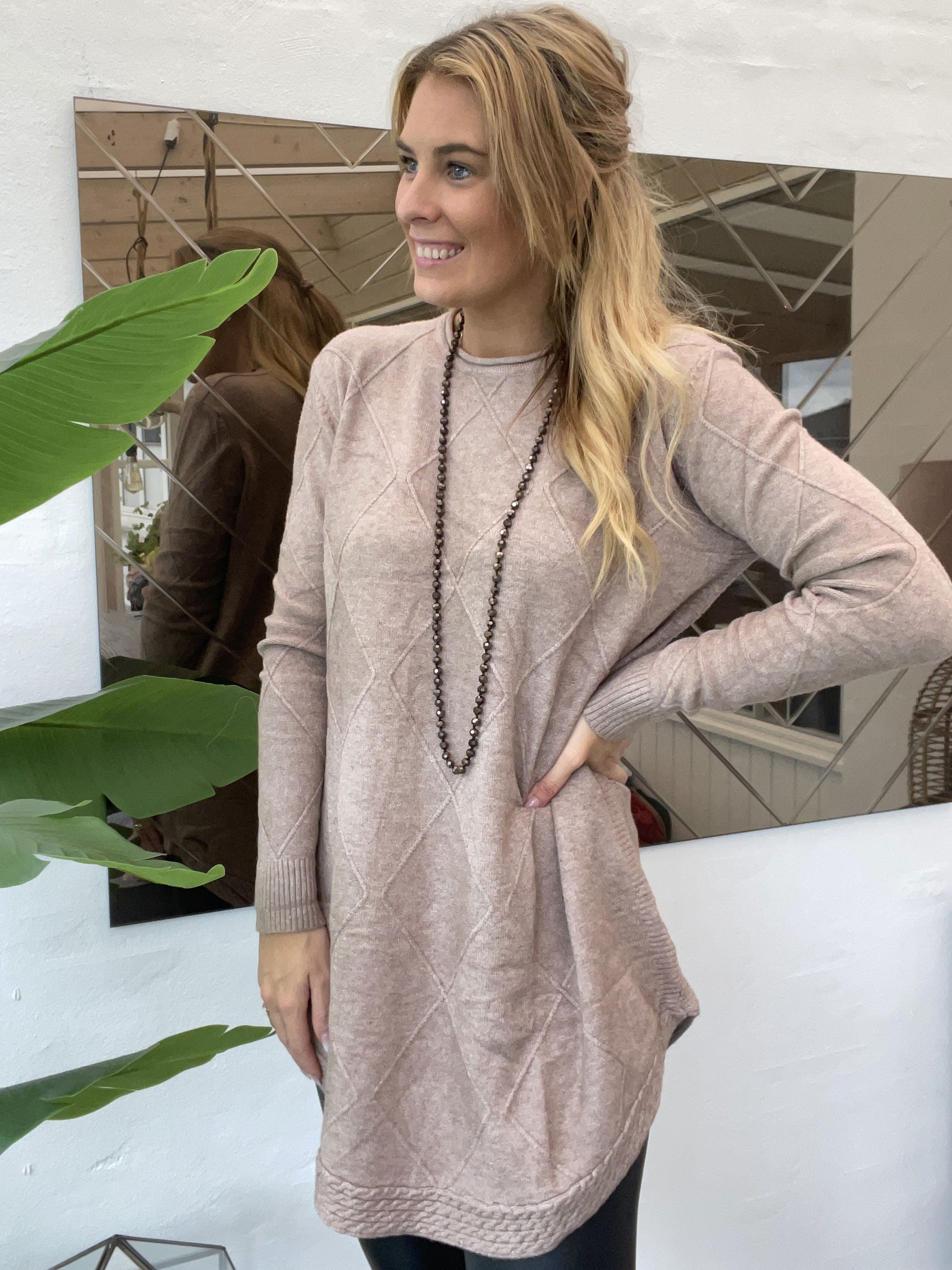 Debbie - Lång blus i mjuk stickning - Taupe