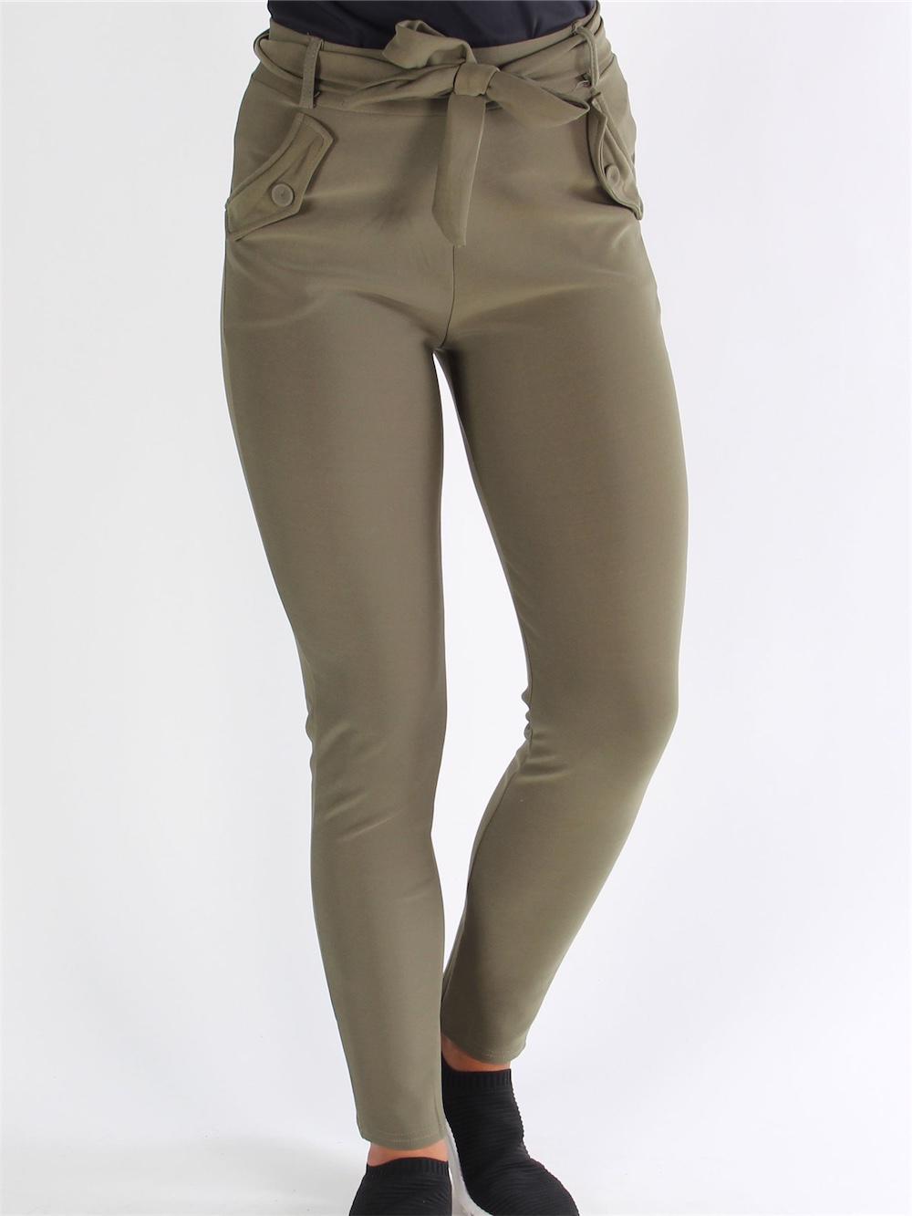 Delhi - Armégröna, åtsittande byxor med slipsband.