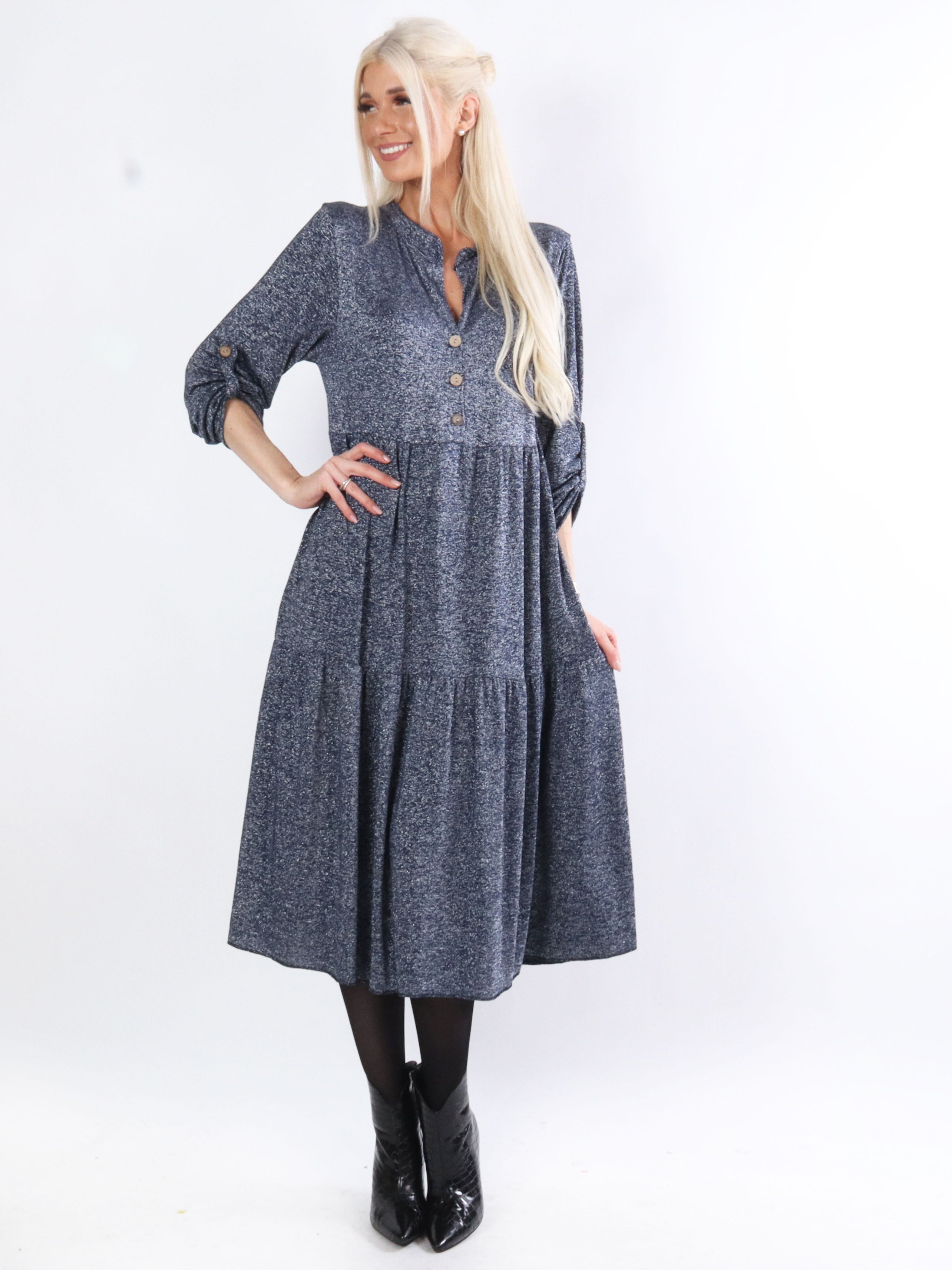 Demi - Lång klänning med glimmertrådar