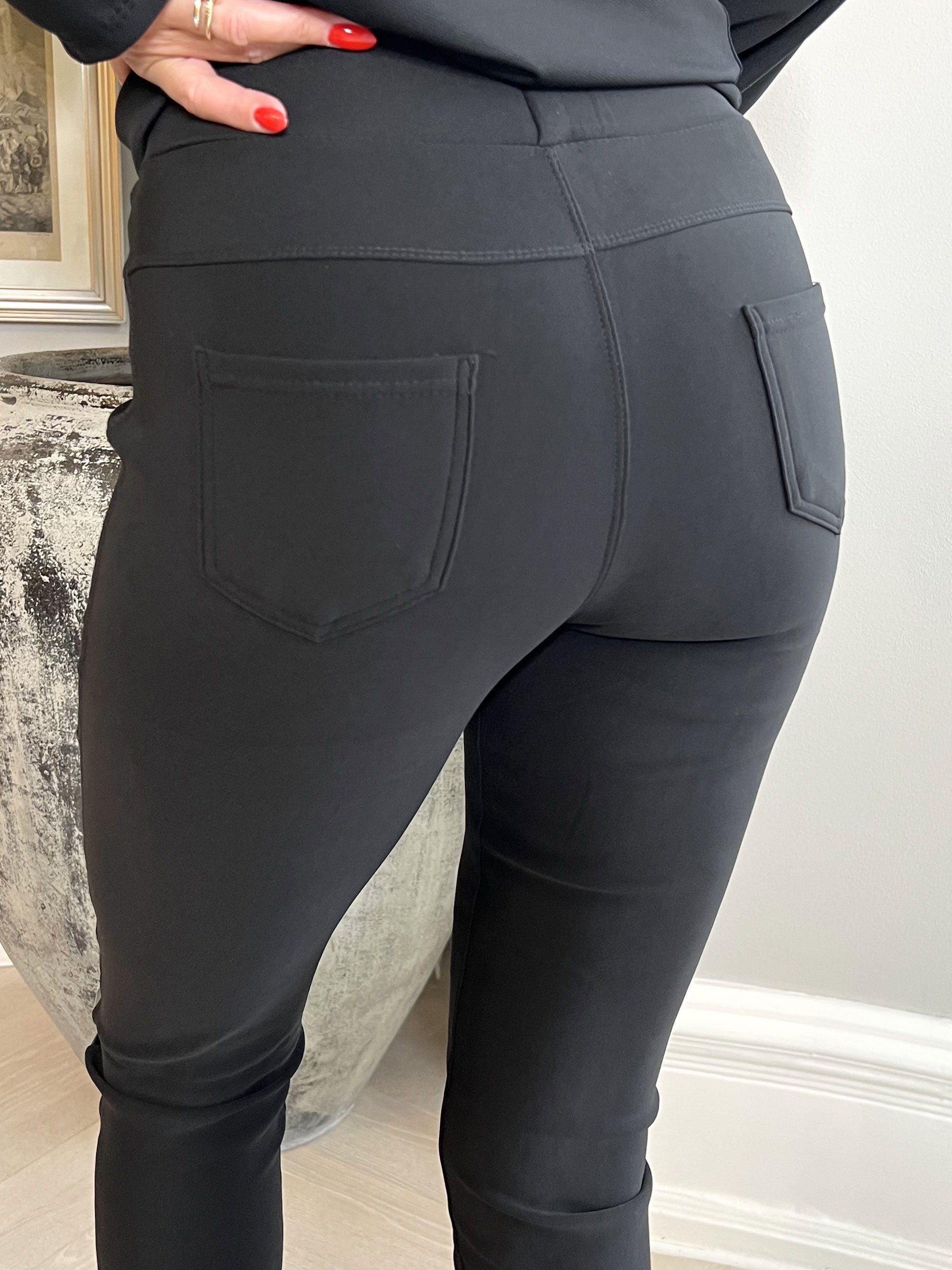 Derma - Svarta elastiska leggings med läderlook