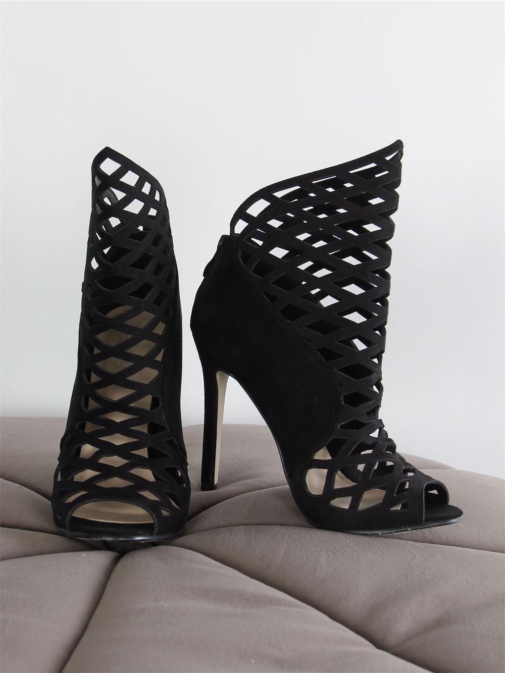 Dicte - Svarta feminina stilettos med hålmönster