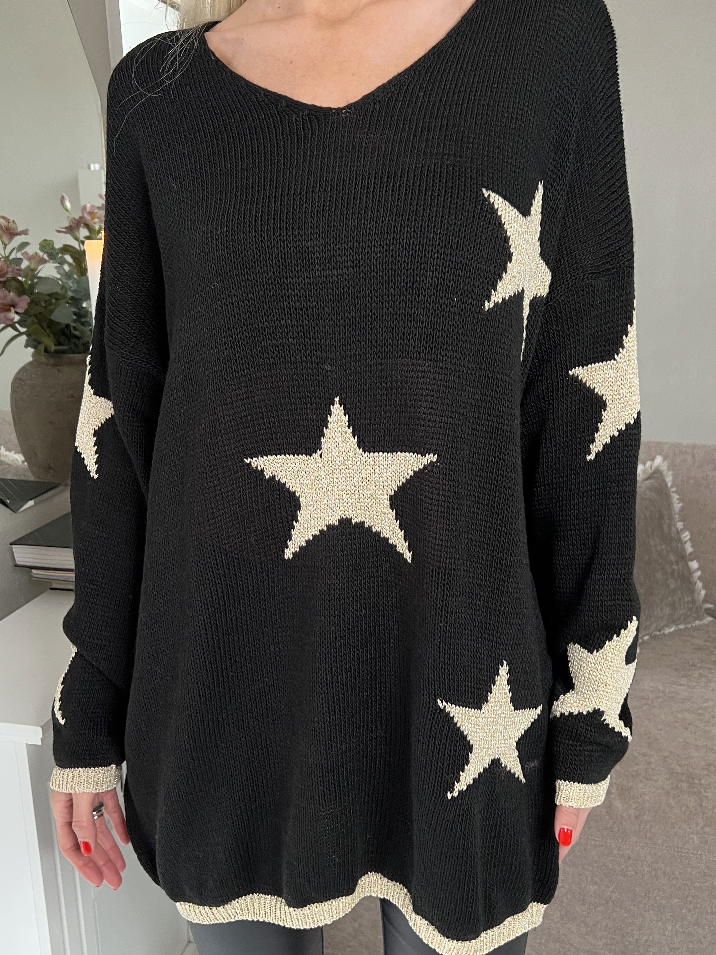 Dina - Stickad med guldstjärnor