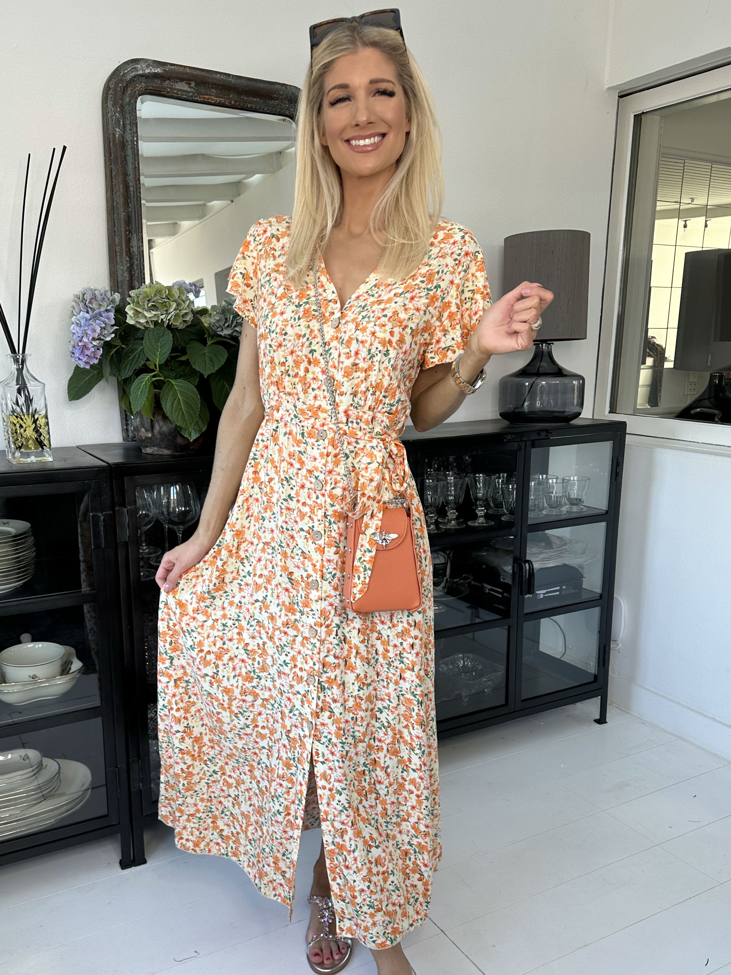 Diora - Blommig klänning med knappar och band - Black