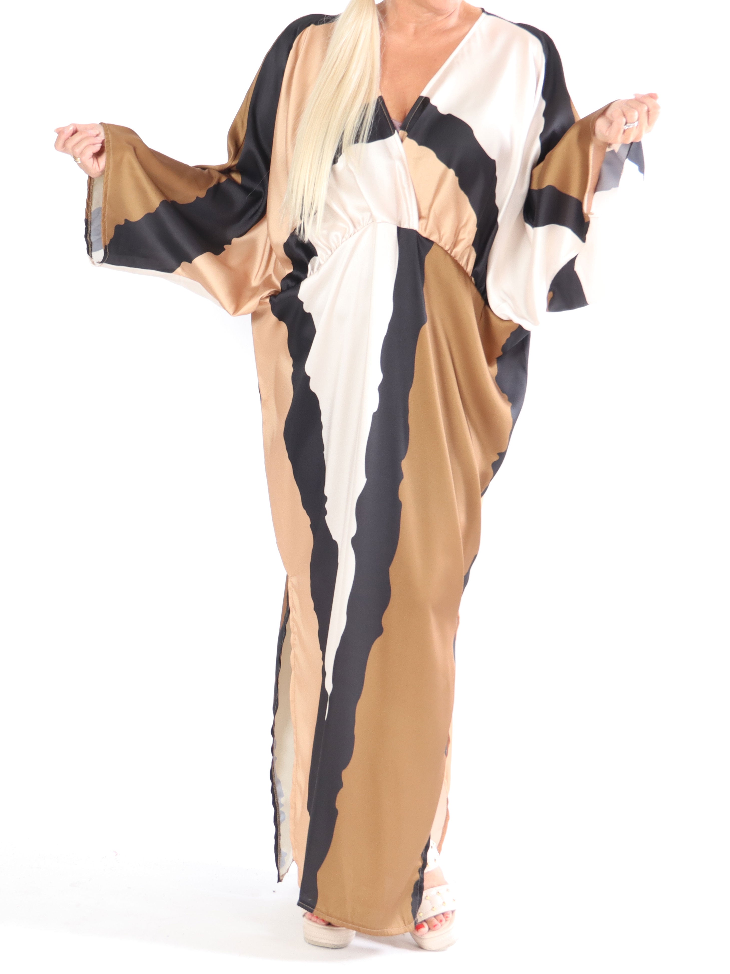 Dita - Lång vacker plus size klänning i silke look - Camel