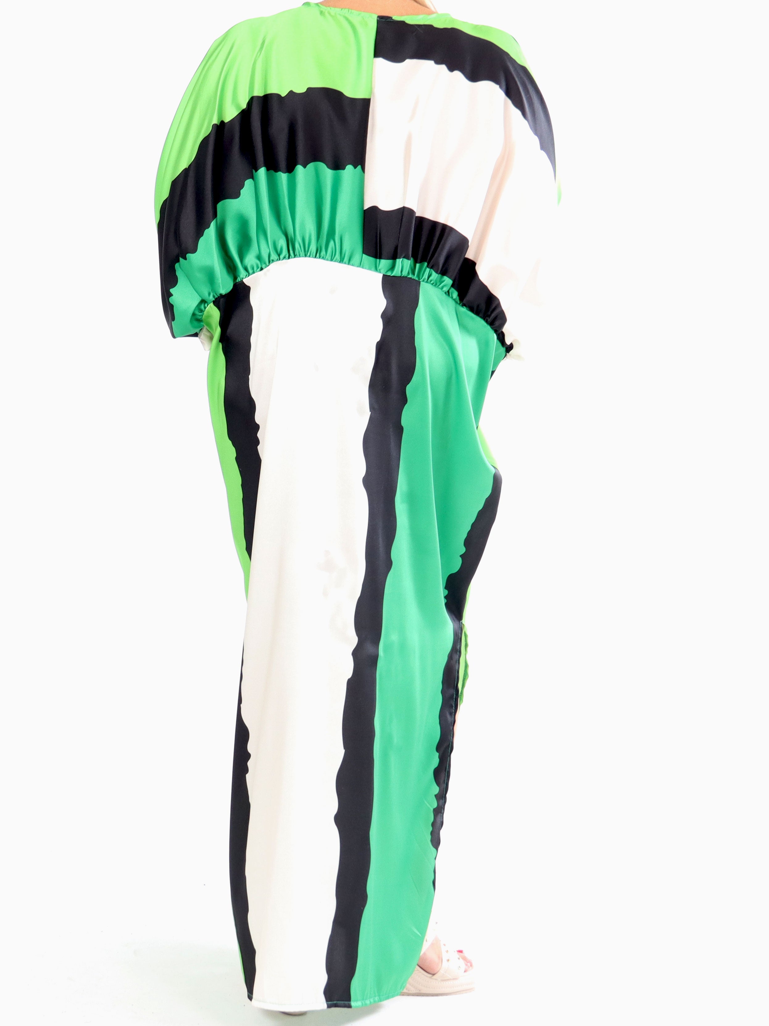 Dita - Lång vacker plus size klänning i silke look