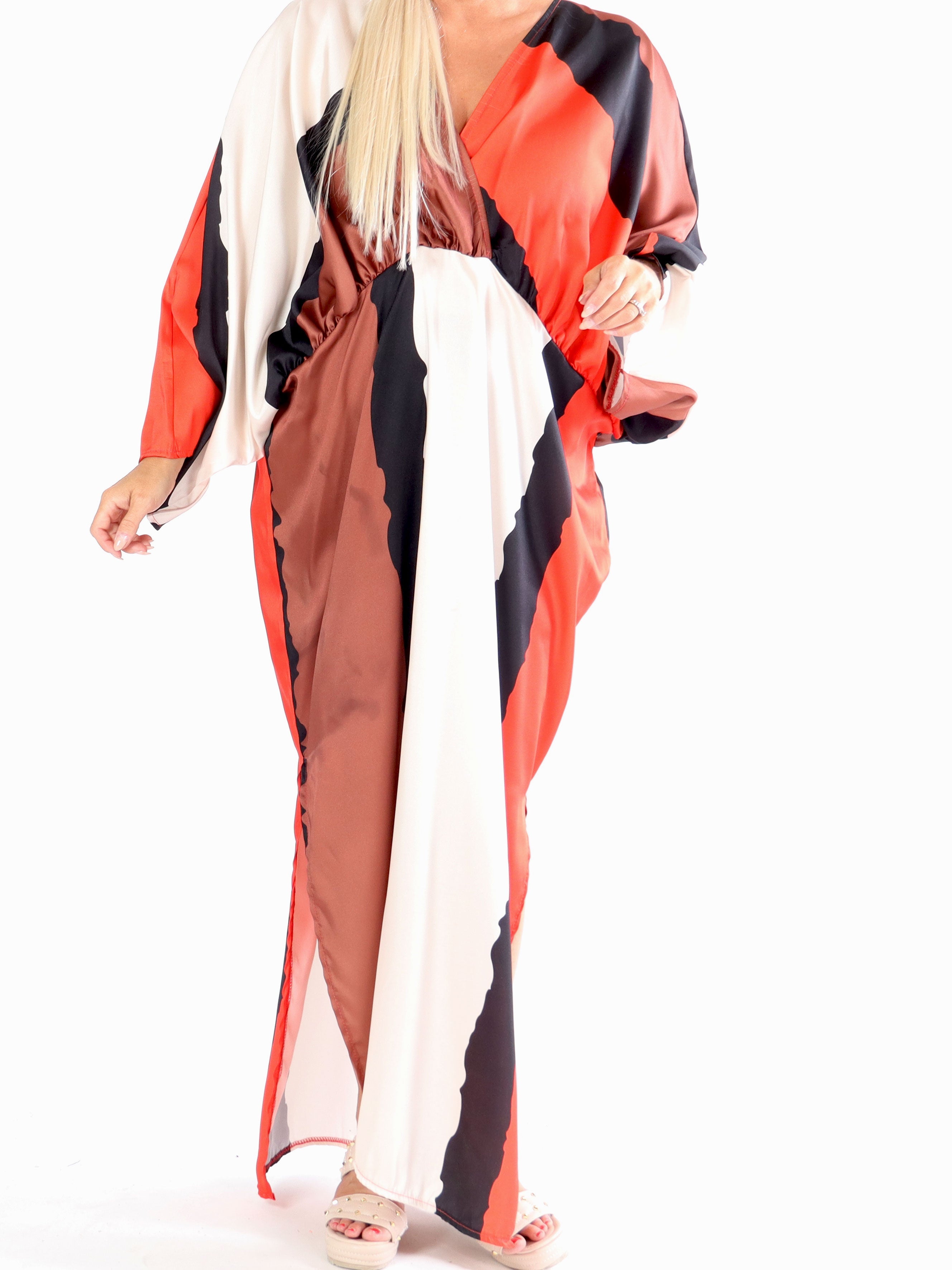 Dita - Lång vacker plus size klänning i silke look