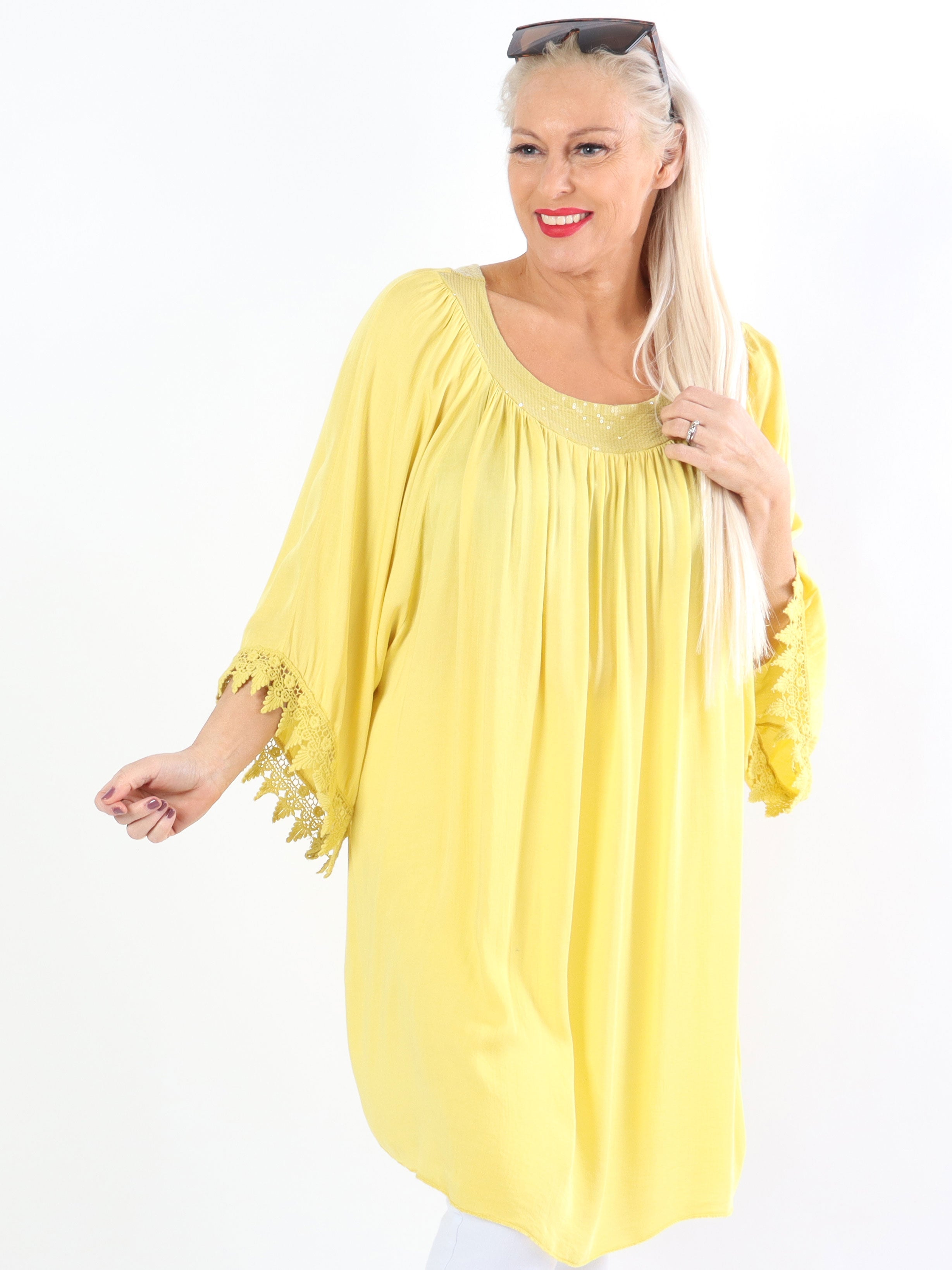 Dolores - Tunikaklänning i plus size med paljetter och broderier