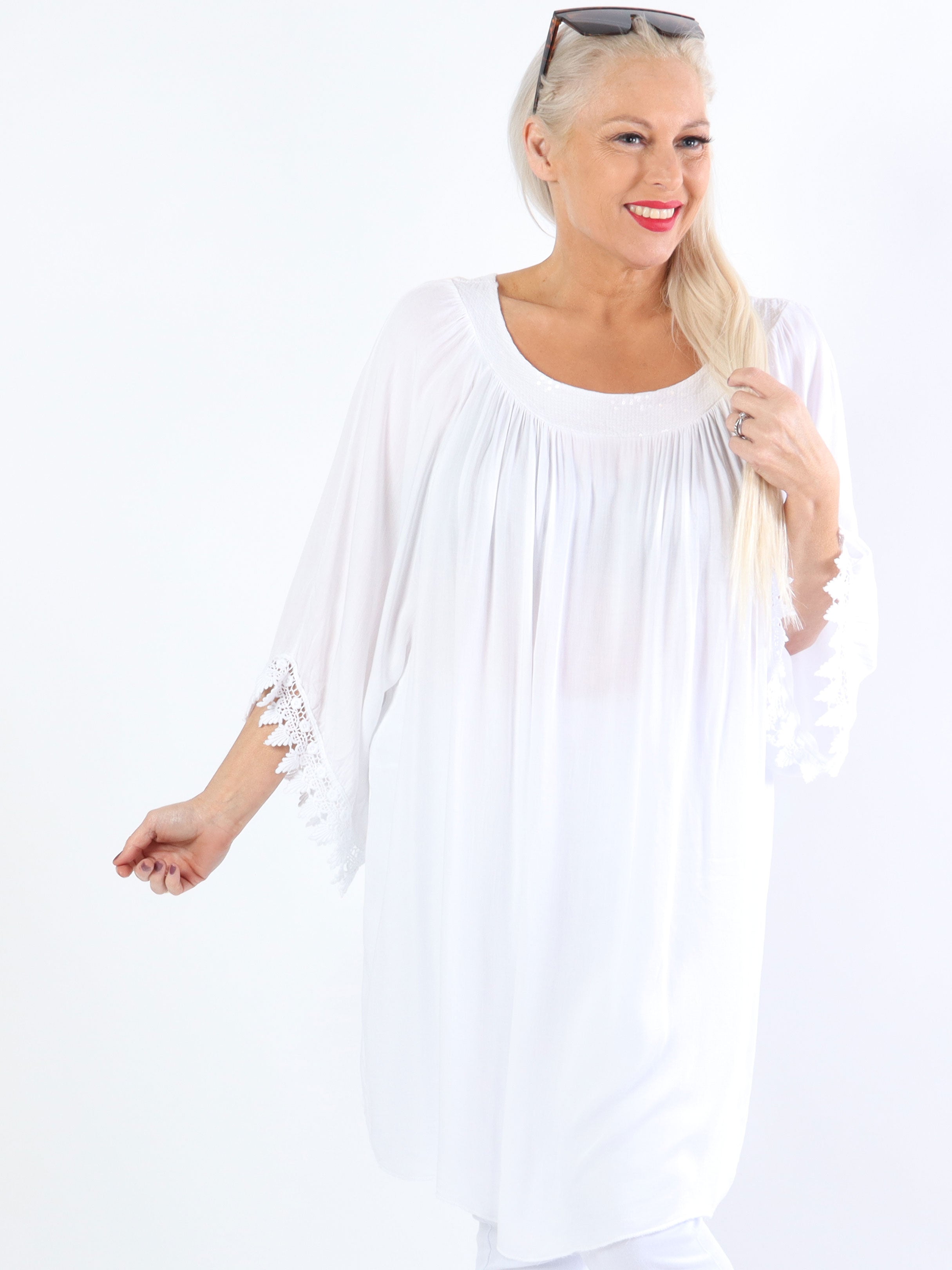 Dolores - Tunikaklänning i plus size med paljetter och broderier