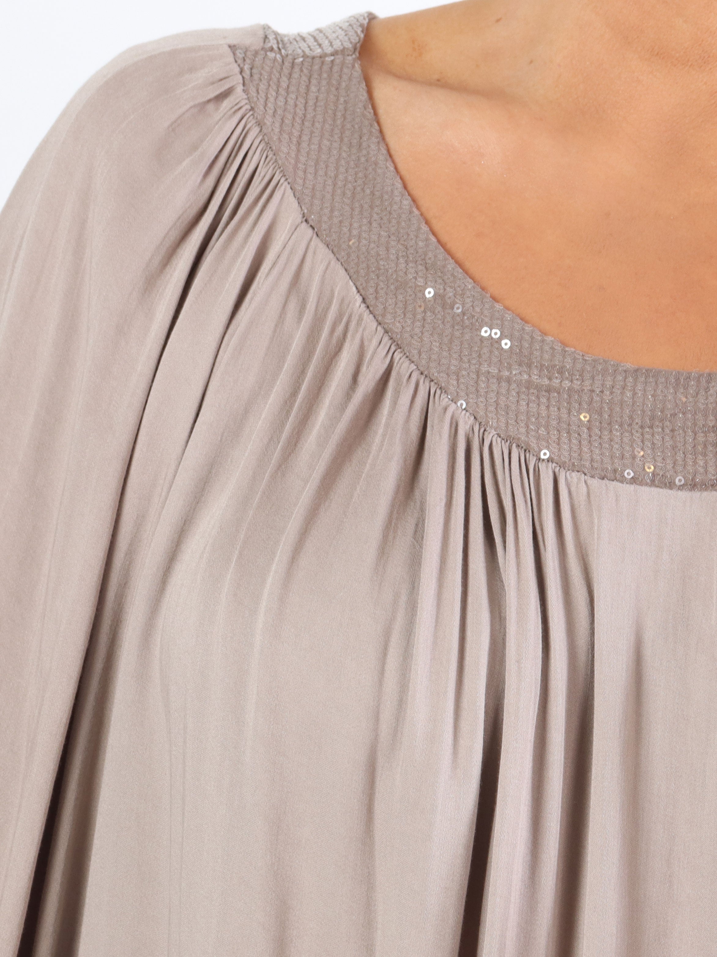 Dolores - Tunikaklänning i plus size med paljetter och broderier