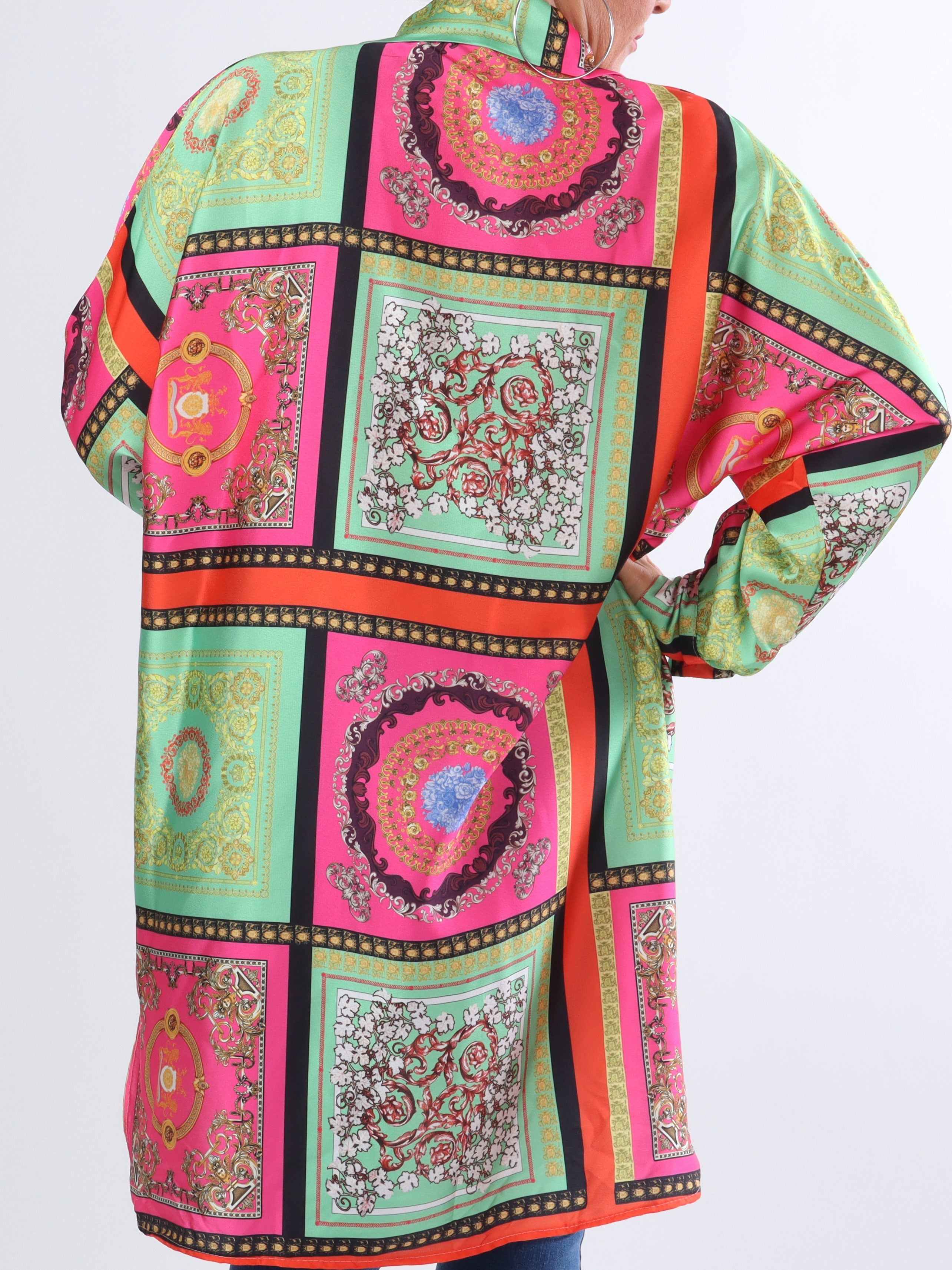 Donna - Färgglatt mönstrad plus size skjorta i silkeslook