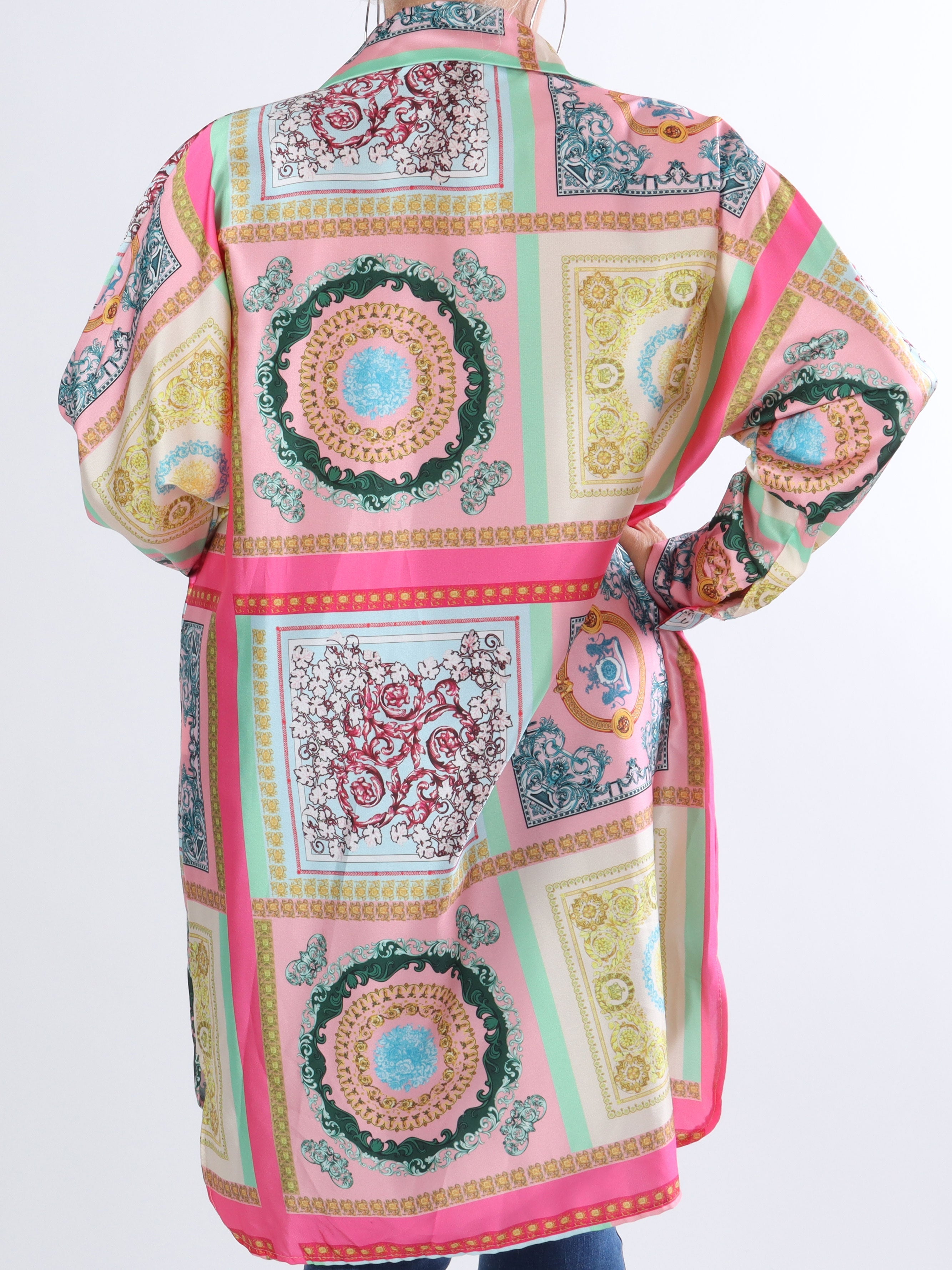 Donna - Färgglatt mönstrad plus size skjorta i silkeslook