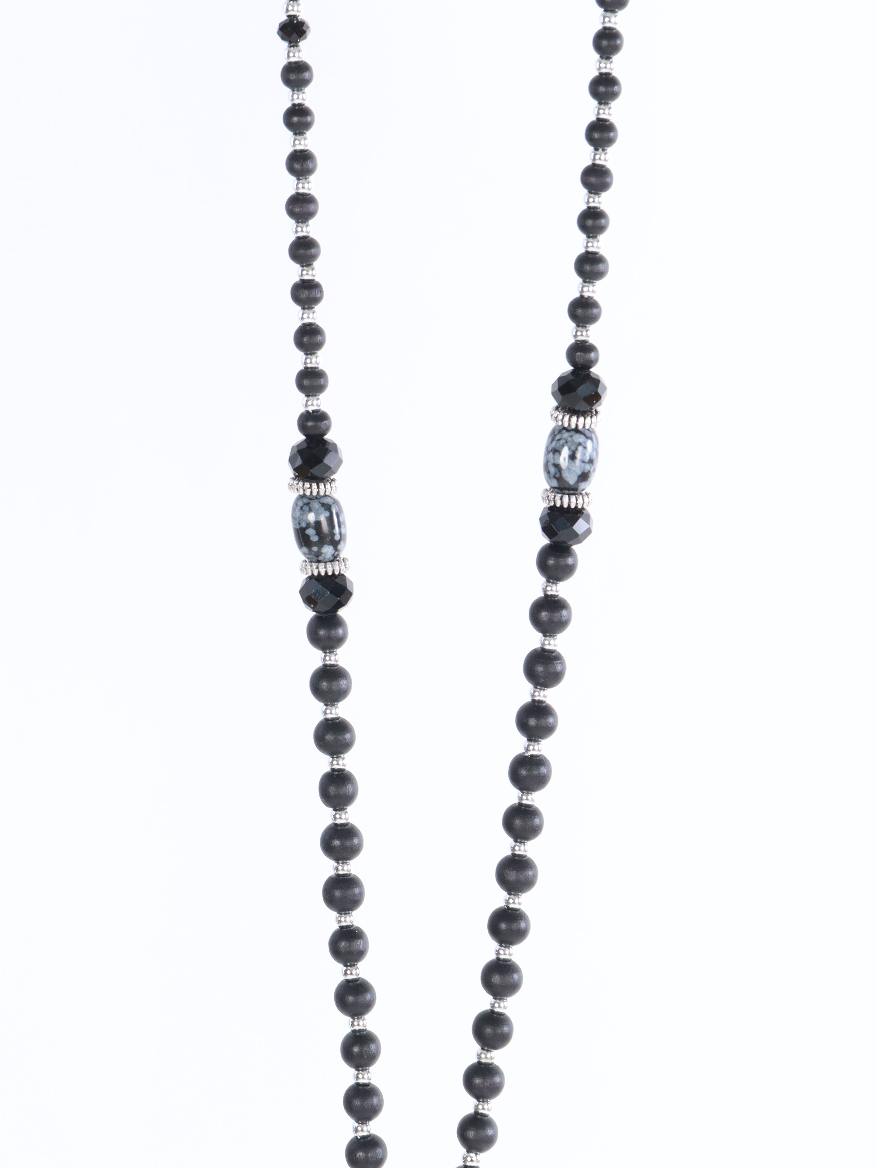 Dora - Svart kedja med buffel och tofs