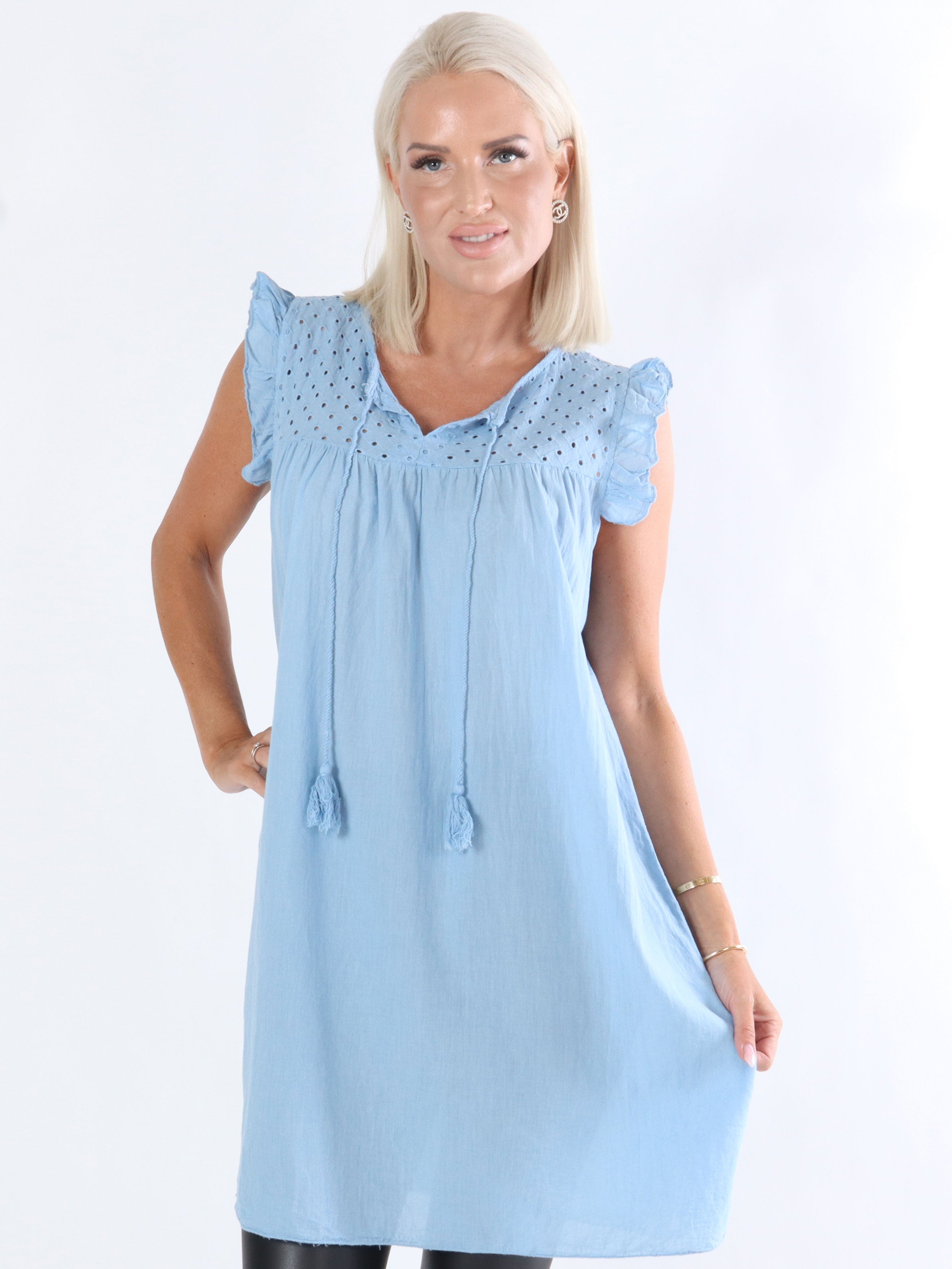 Dora - Tunika med söta detaljer och volangärmar