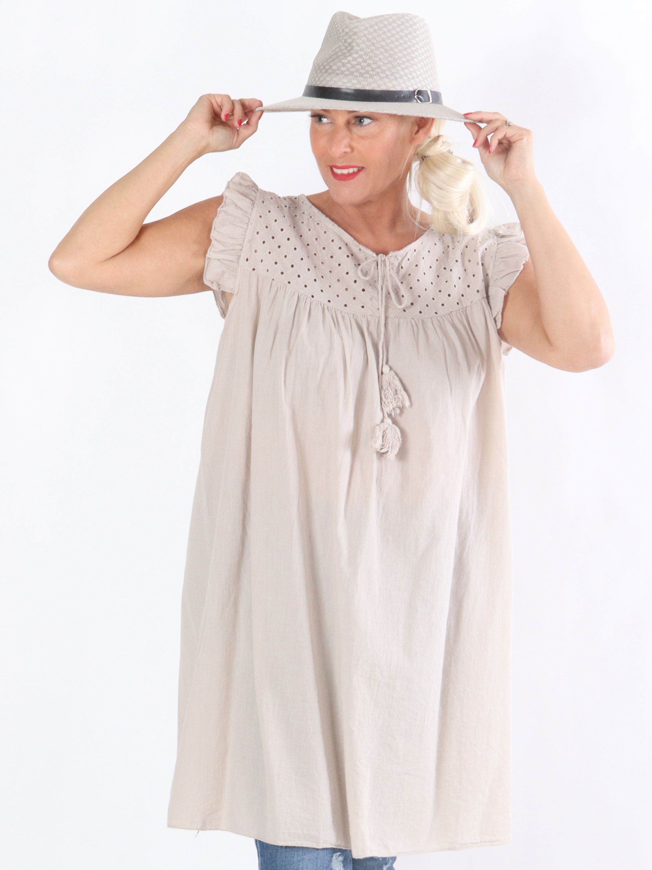 Dora - Tunika med söta detaljer och volangärmar