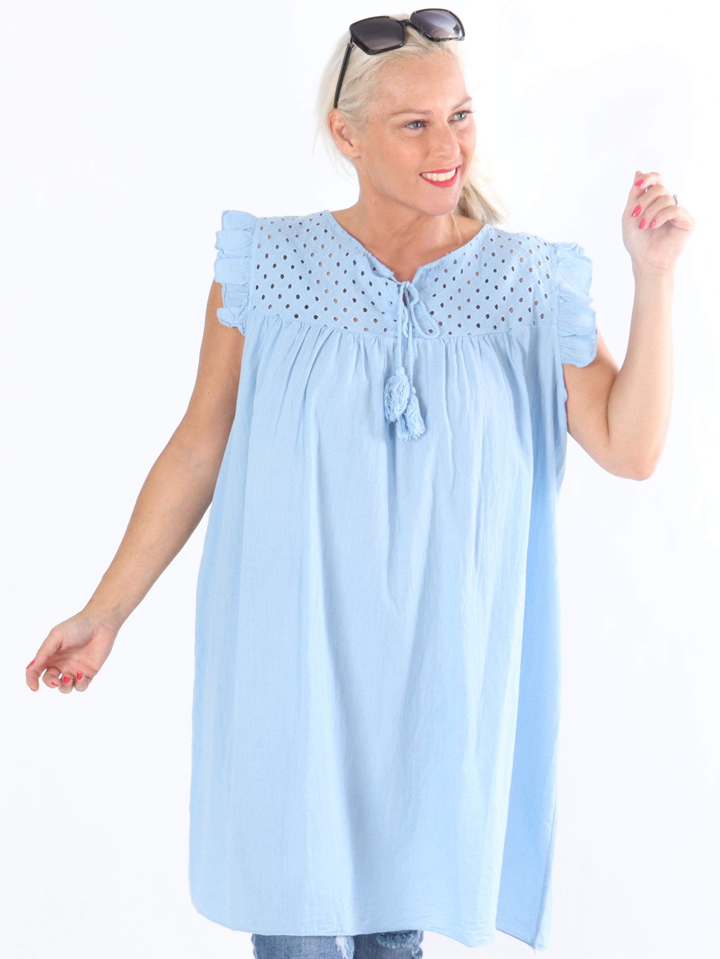 Dora - Tunika med söta detaljer och volangärmar