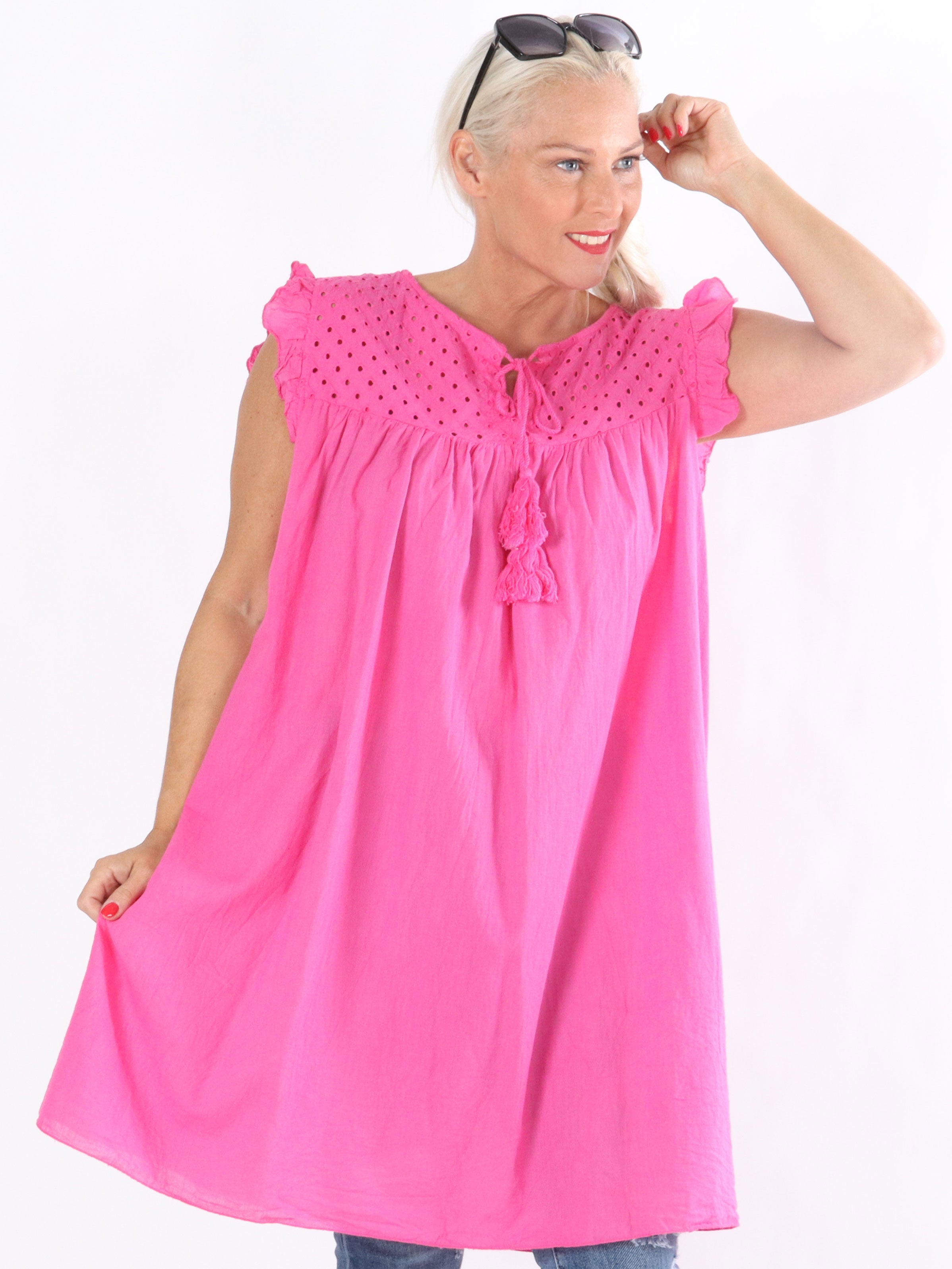 Dora - Tunika med söta detaljer och volangärmar