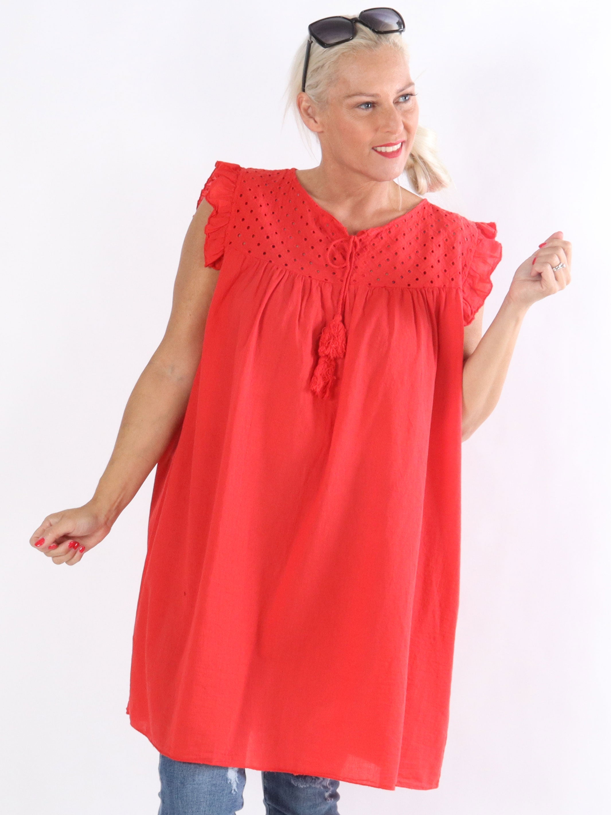 Dora - Tunika med söta detaljer och volangärmar