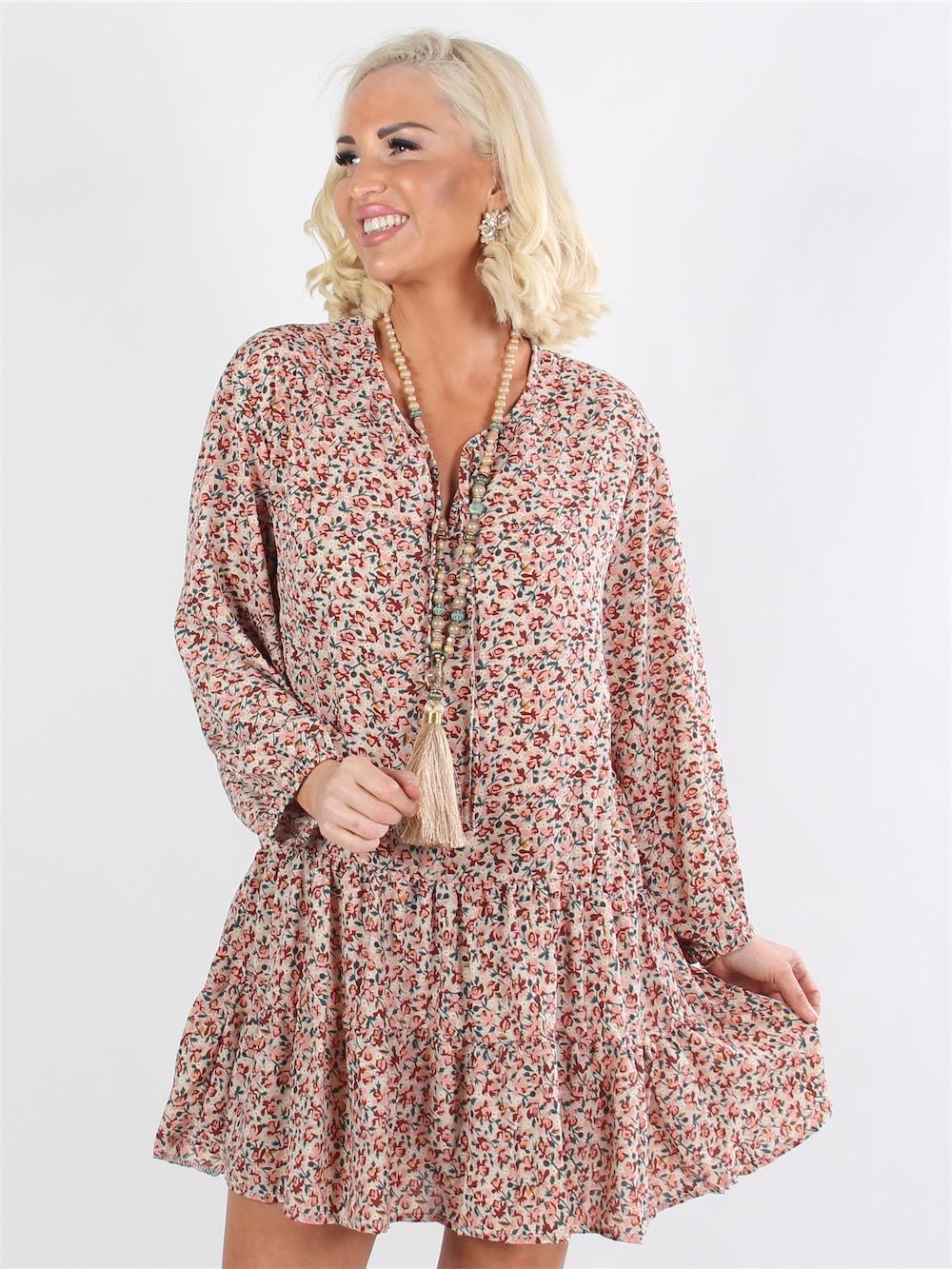 Dream - Beige klänning med blommigt tryck och volanger i nedre delen