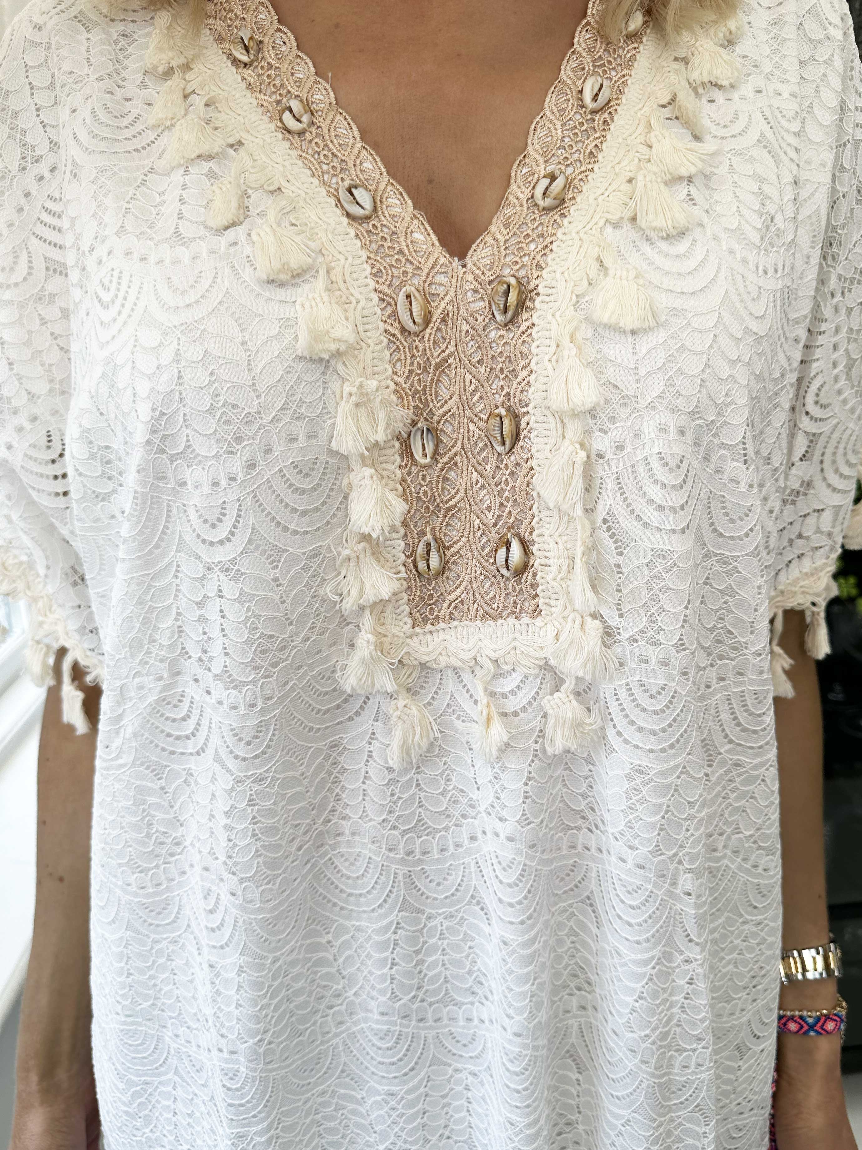 Dua - Lång tunikaklänning i spets med söta broderade detaljer - White