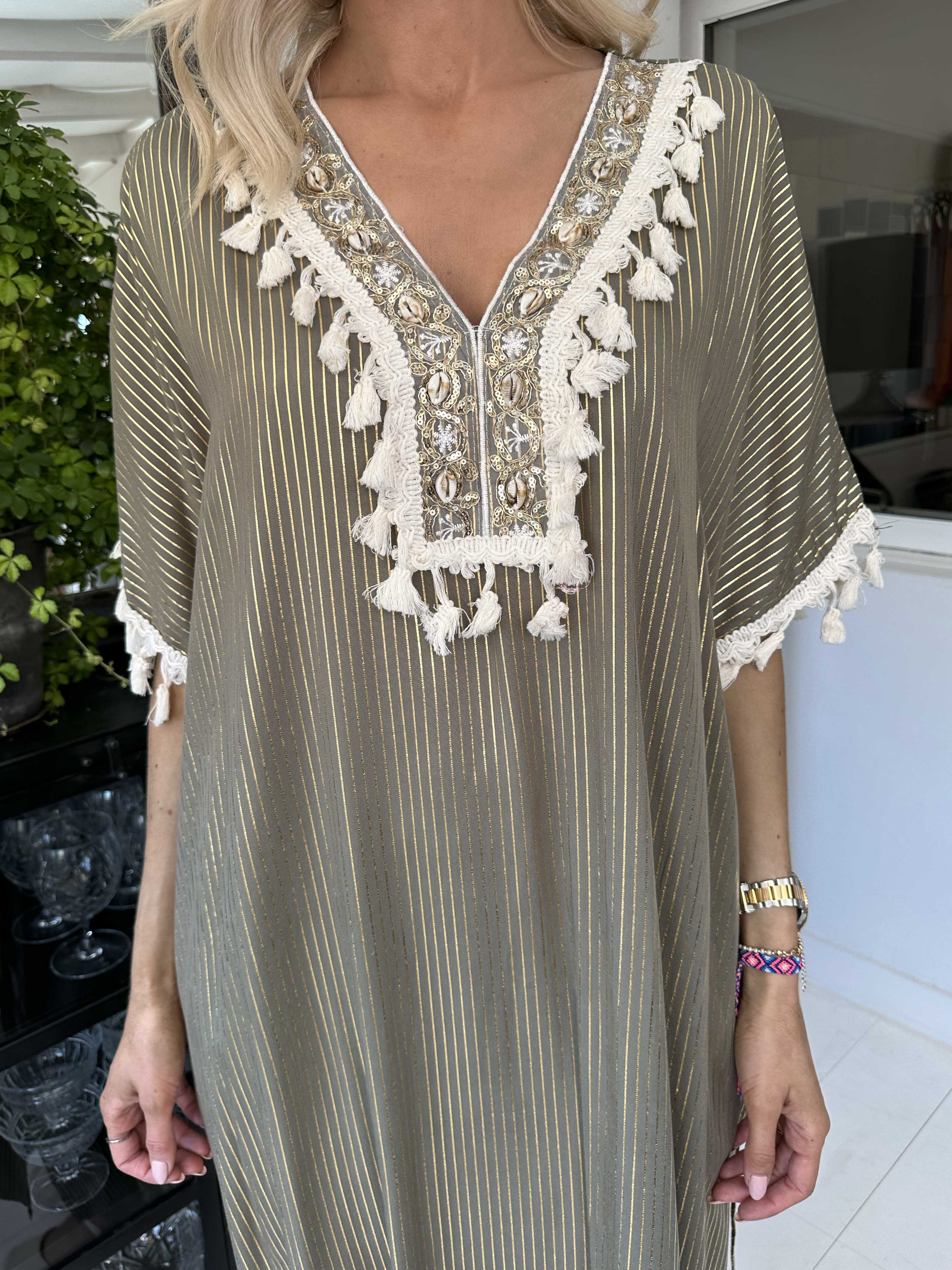 Dua Stripe - Lång tunikaklänning med söta broderade detaljer