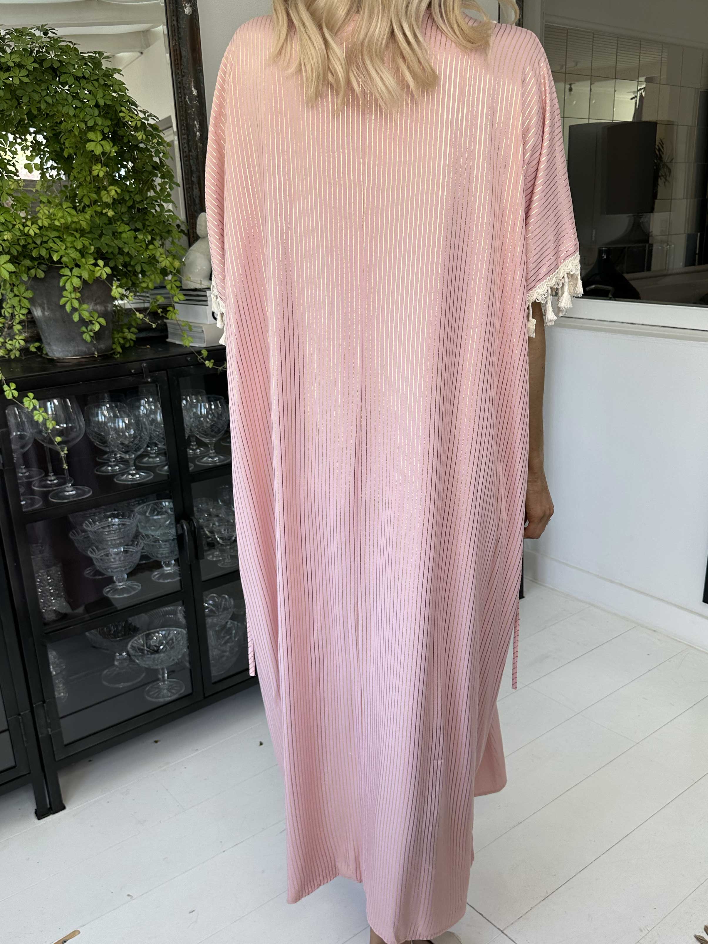 Dua Stripe - Lång tunikaklänning med söta broderade detaljer - Army