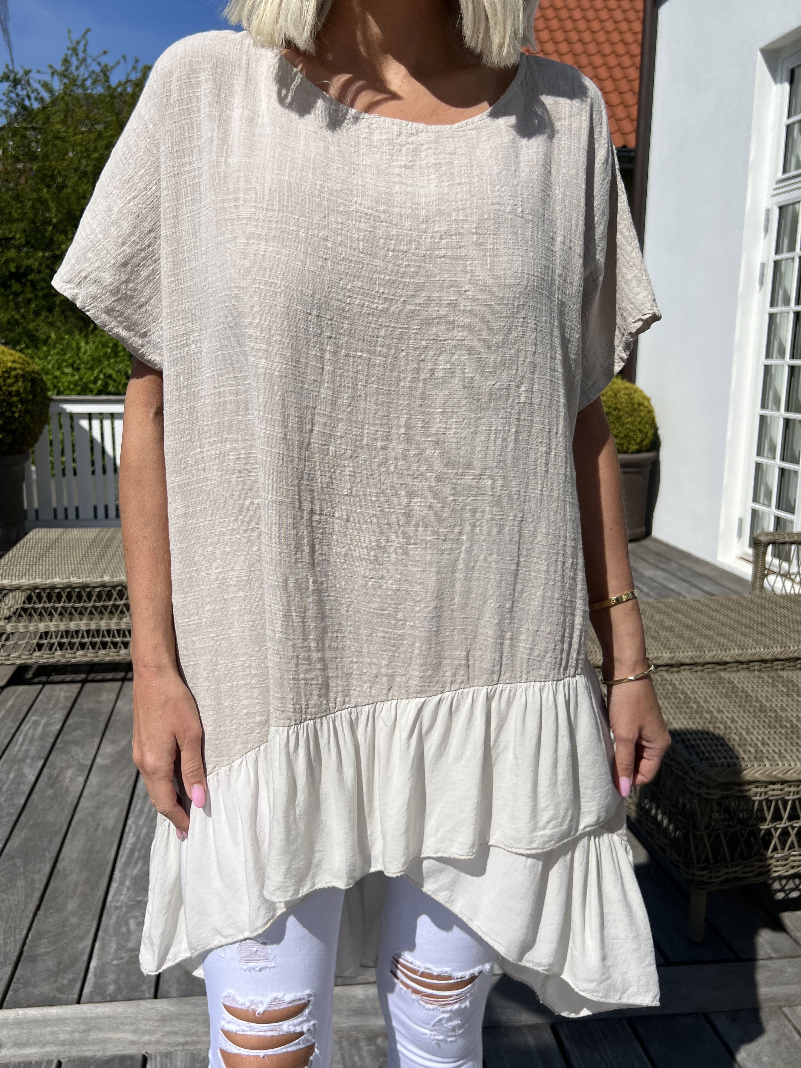 Elba - Tunika med förskjuten längd och volanger - White