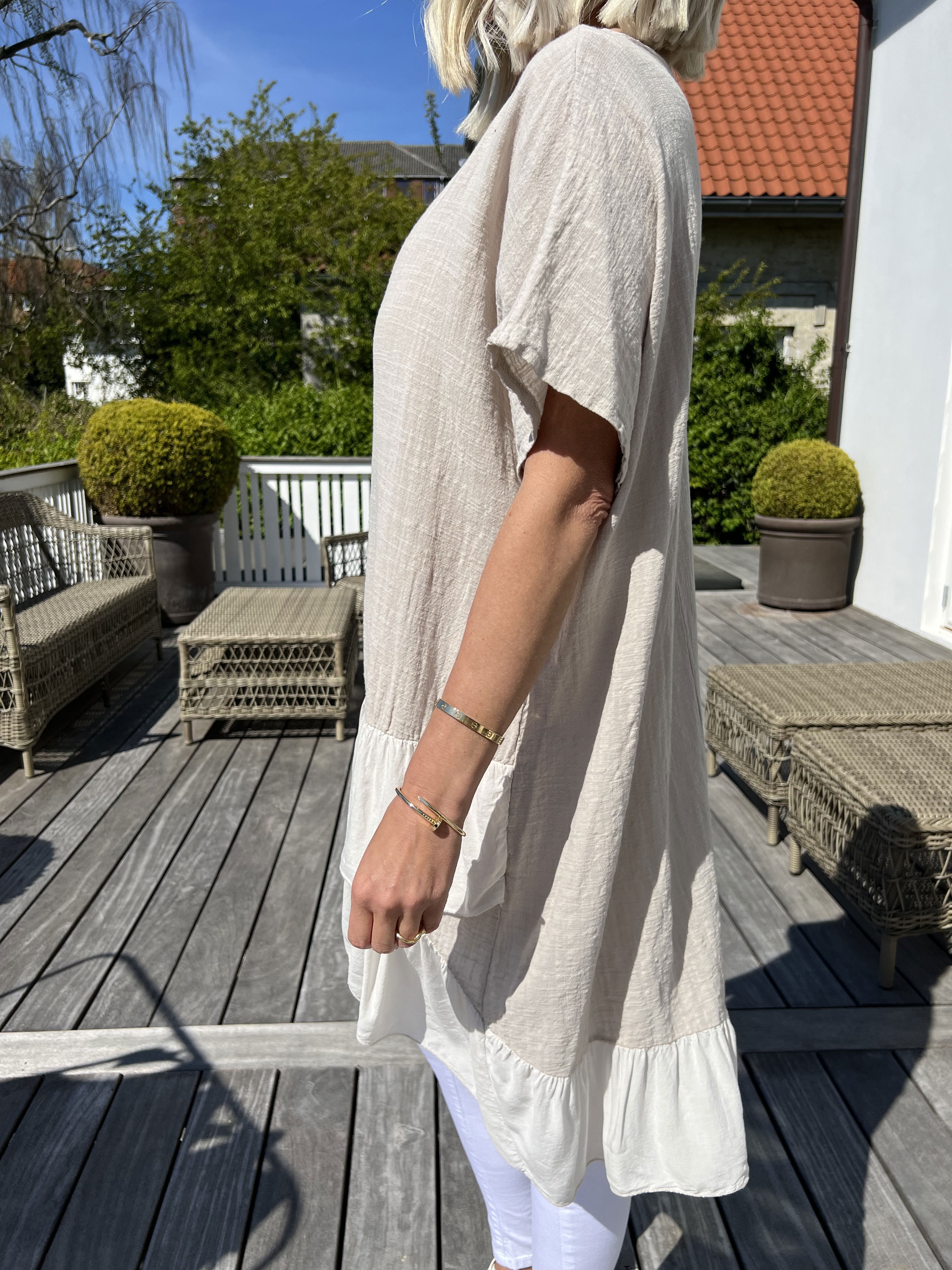 Elba - Tunika med förskjuten längd och volanger - Black