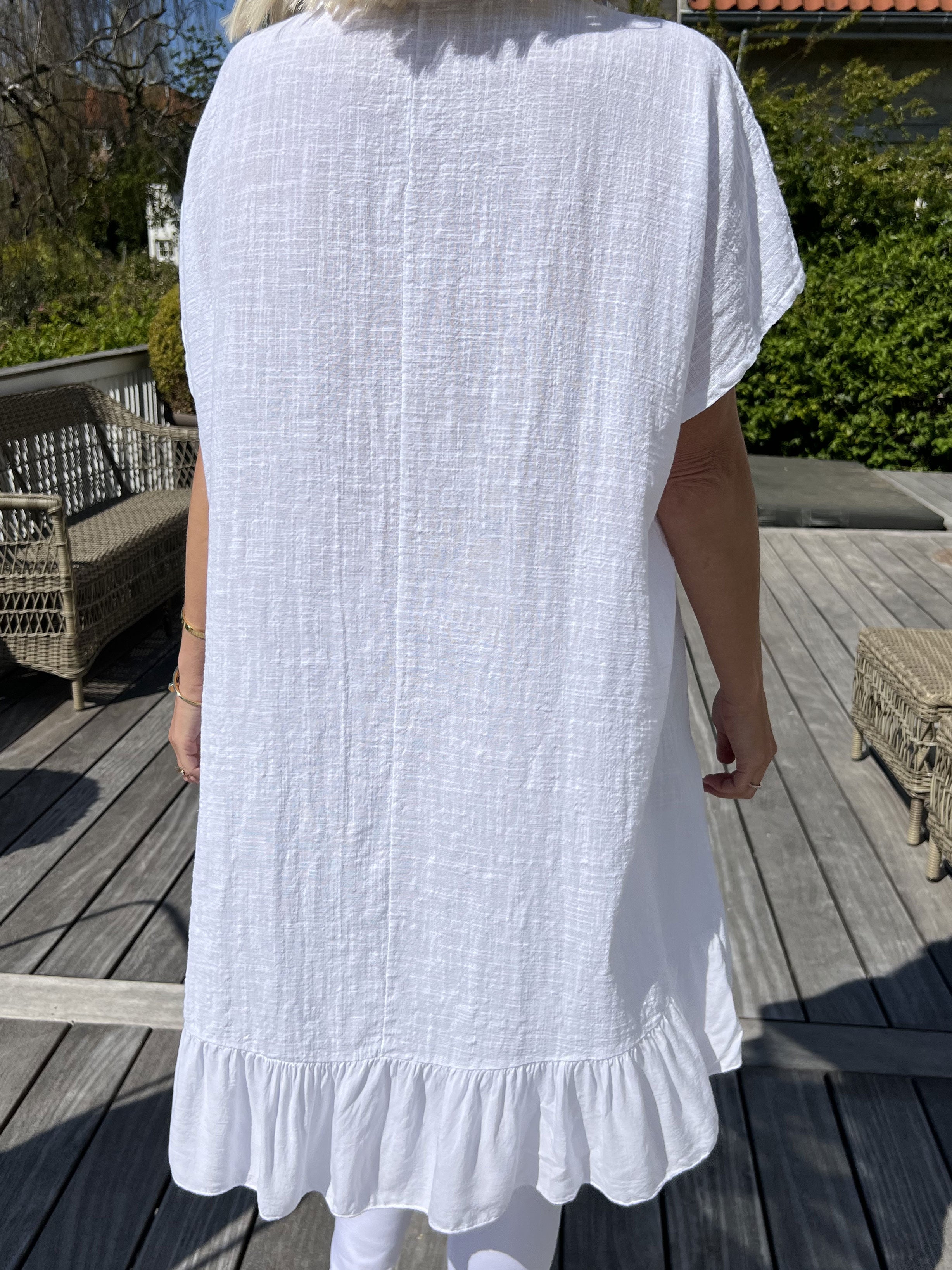 Elba - Tunika med förskjuten längd och volanger