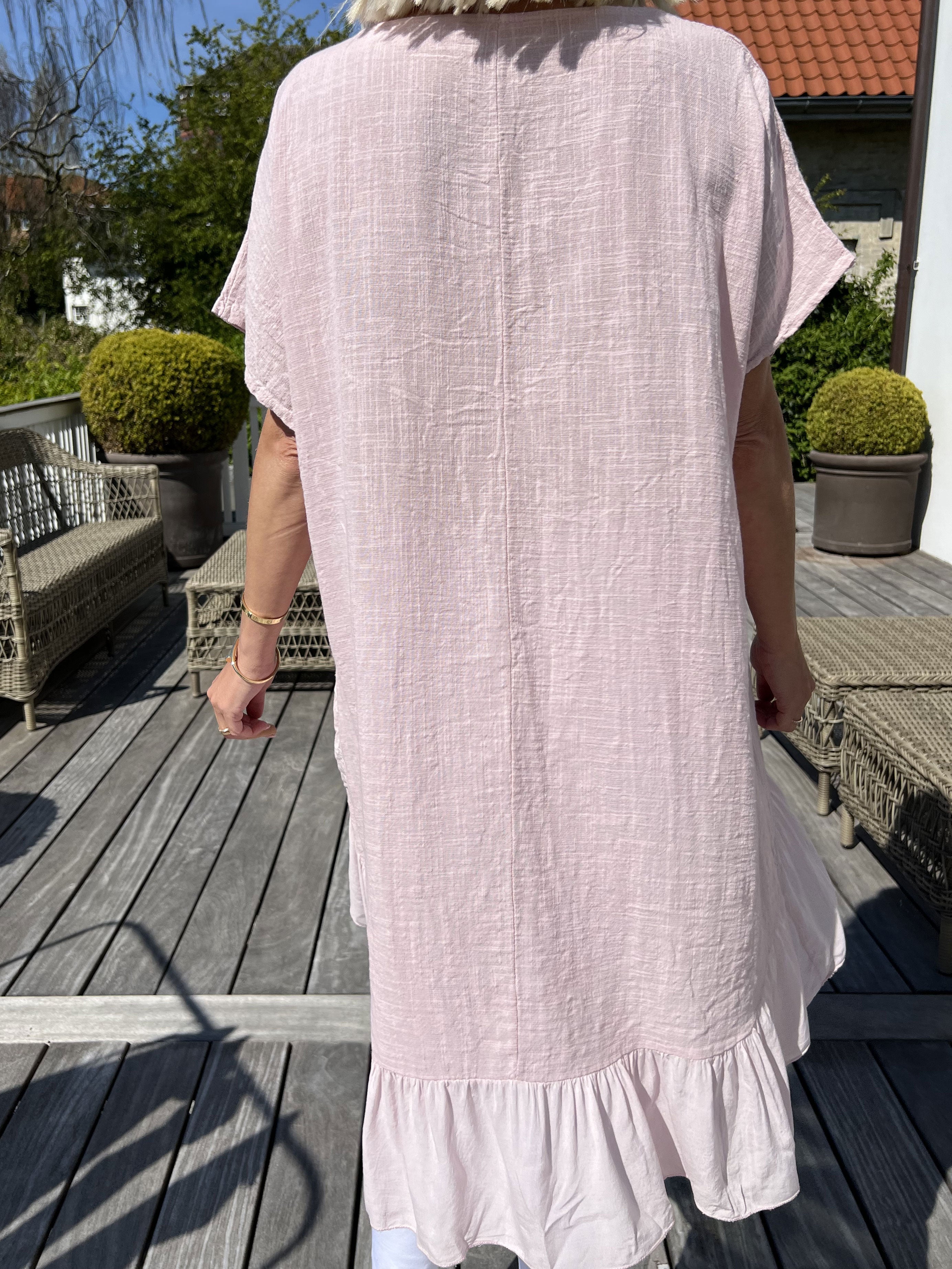 Elba - Tunika med förskjuten längd och volanger